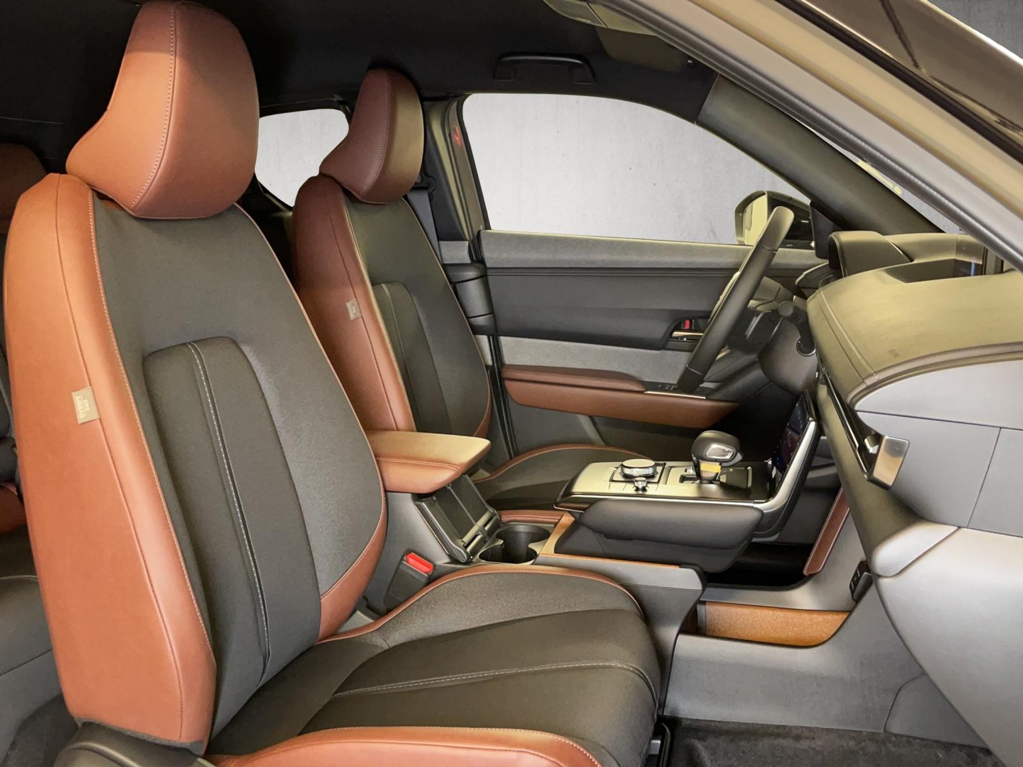 listing desktop thumbnail image 17