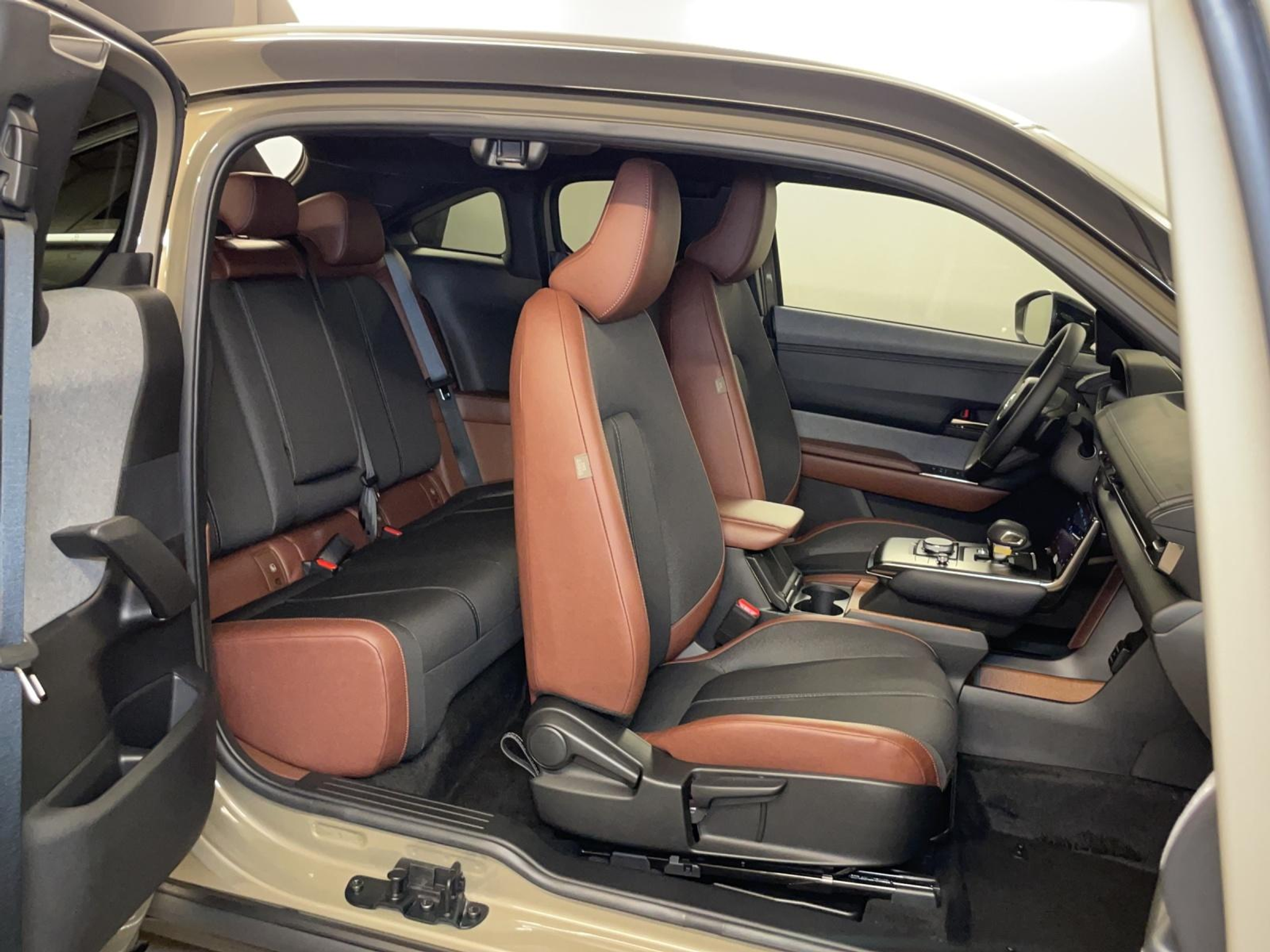 listing desktop thumbnail image 23