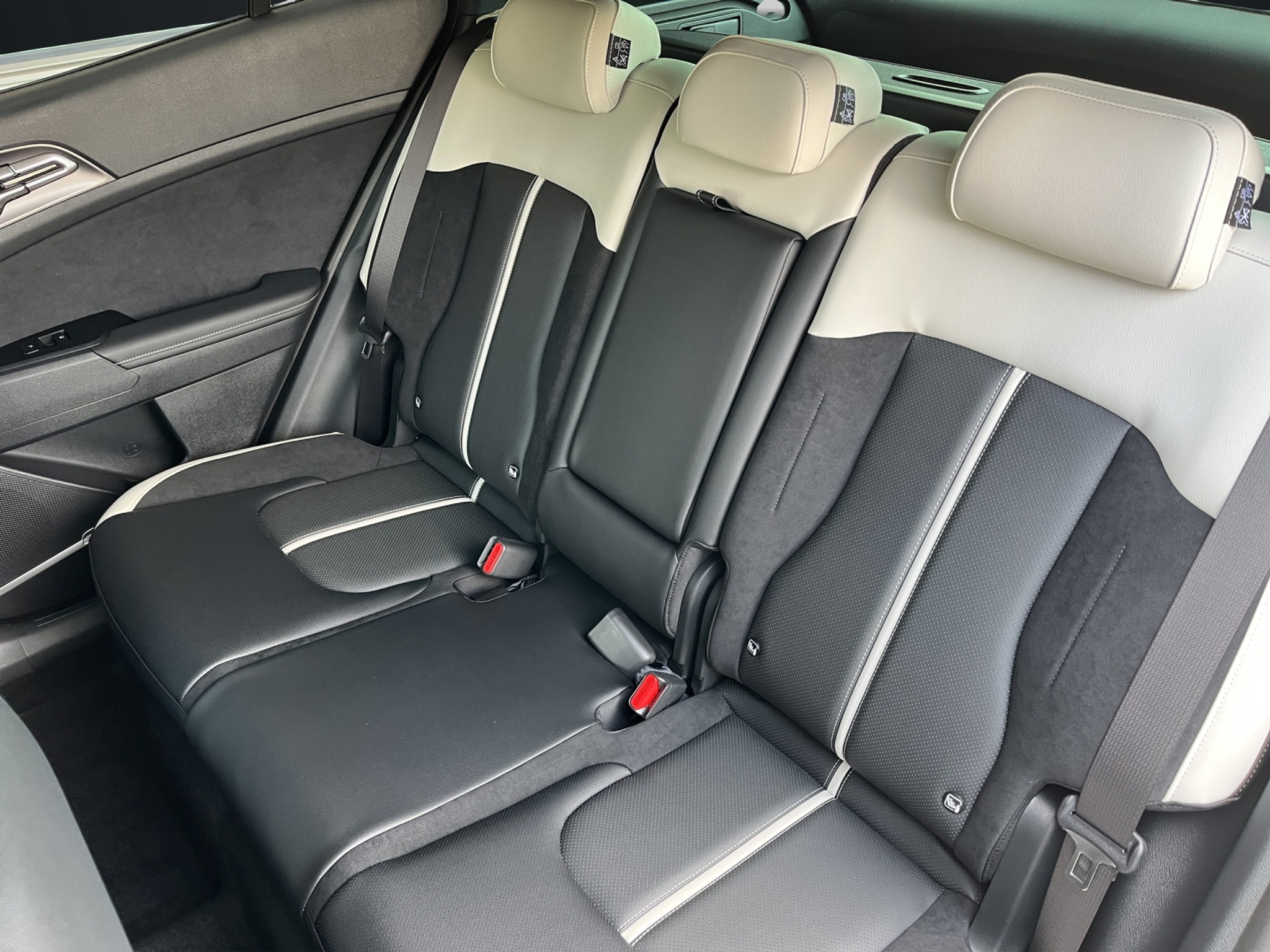 listing desktop thumbnail image 10