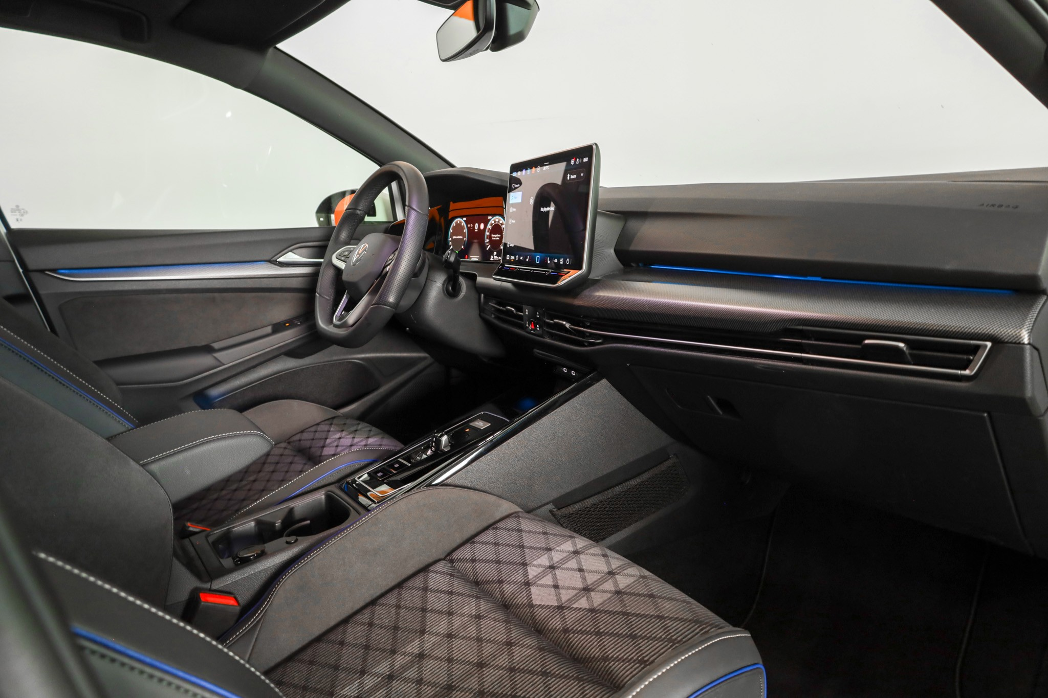 listing desktop thumbnail image 1