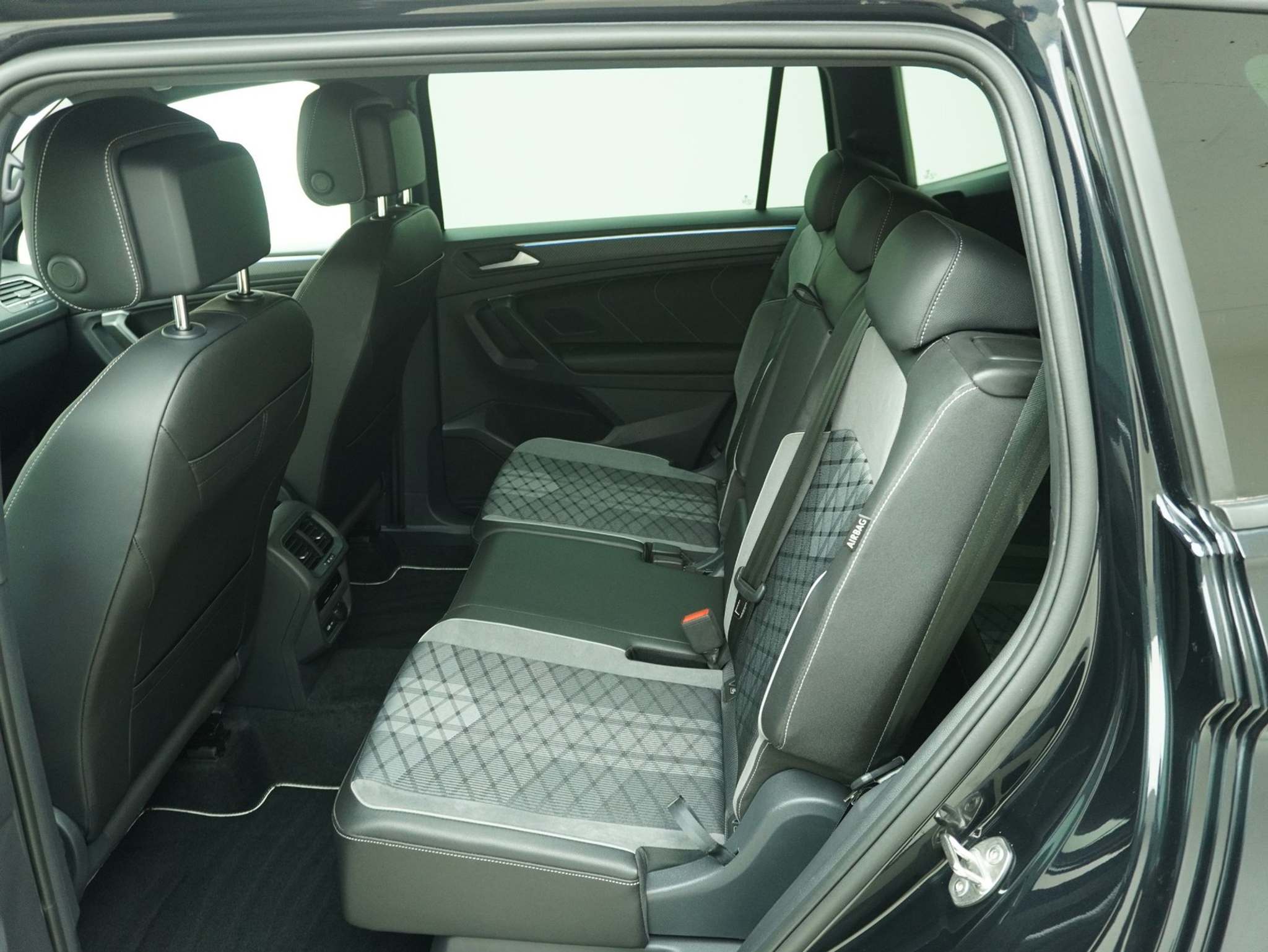 listing desktop thumbnail image 10