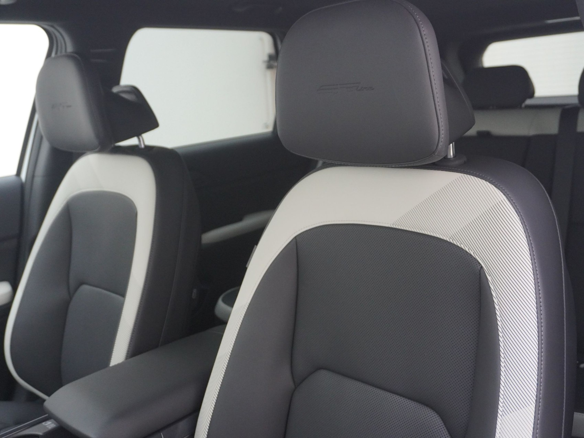 listing desktop thumbnail image 4