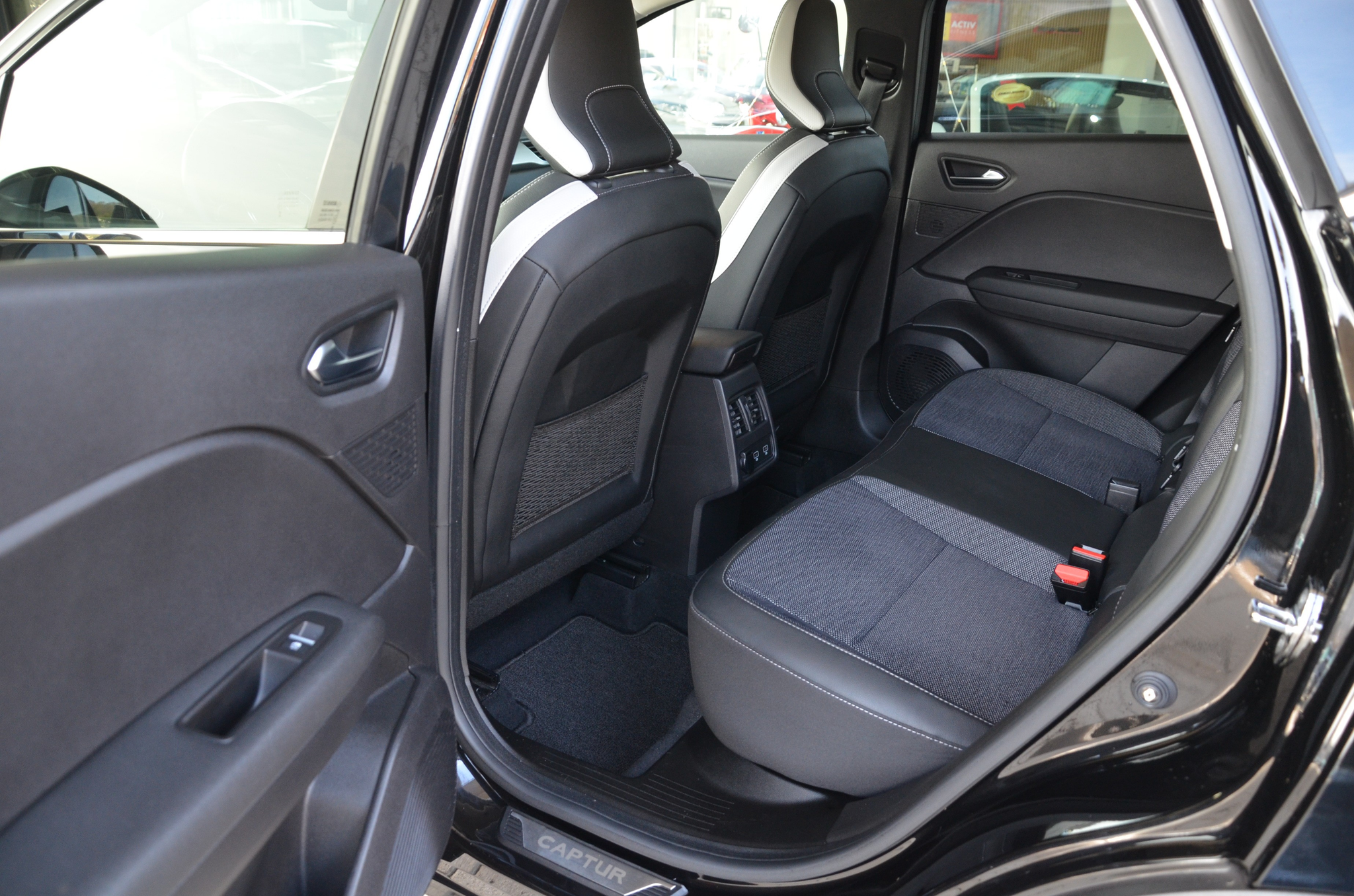 listing desktop thumbnail image 14