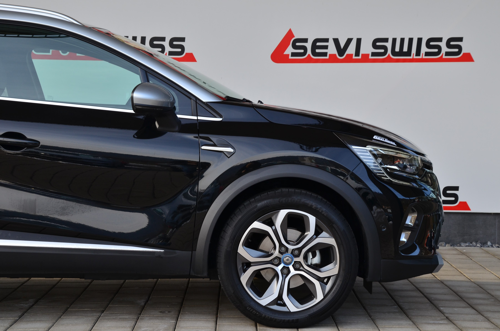 listing desktop thumbnail image 3