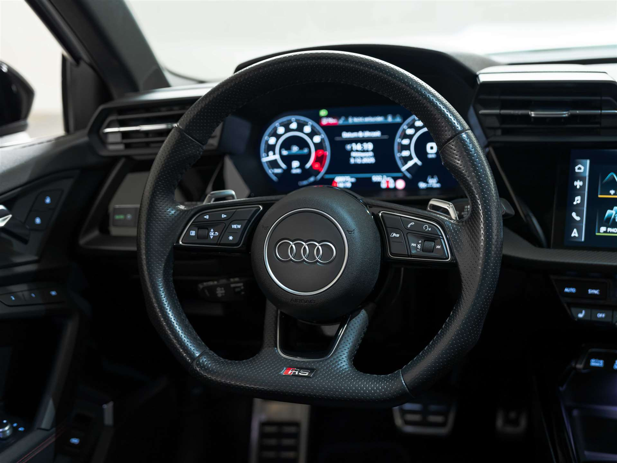 listing desktop thumbnail image 31