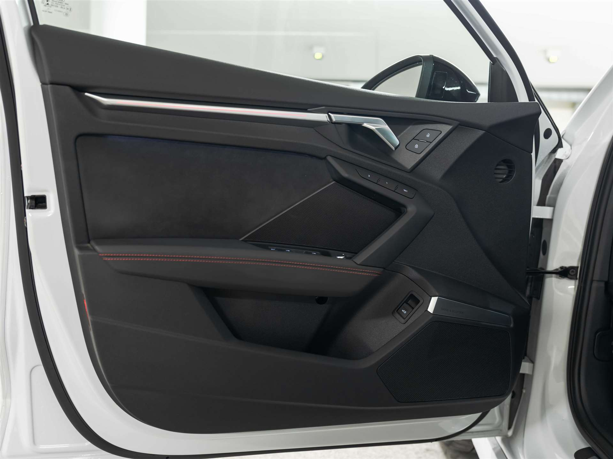 listing desktop thumbnail image 24