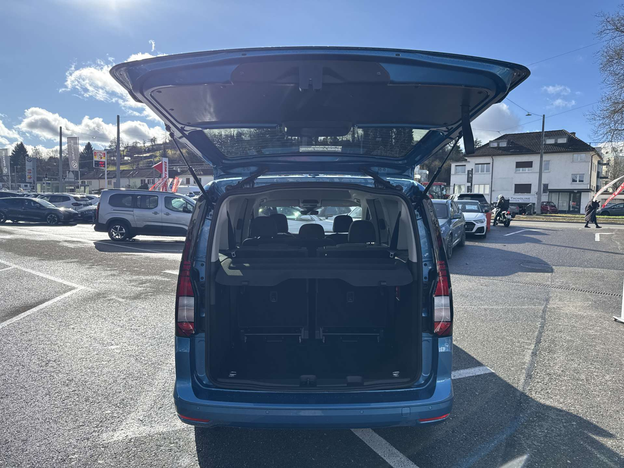 listing desktop thumbnail image 7