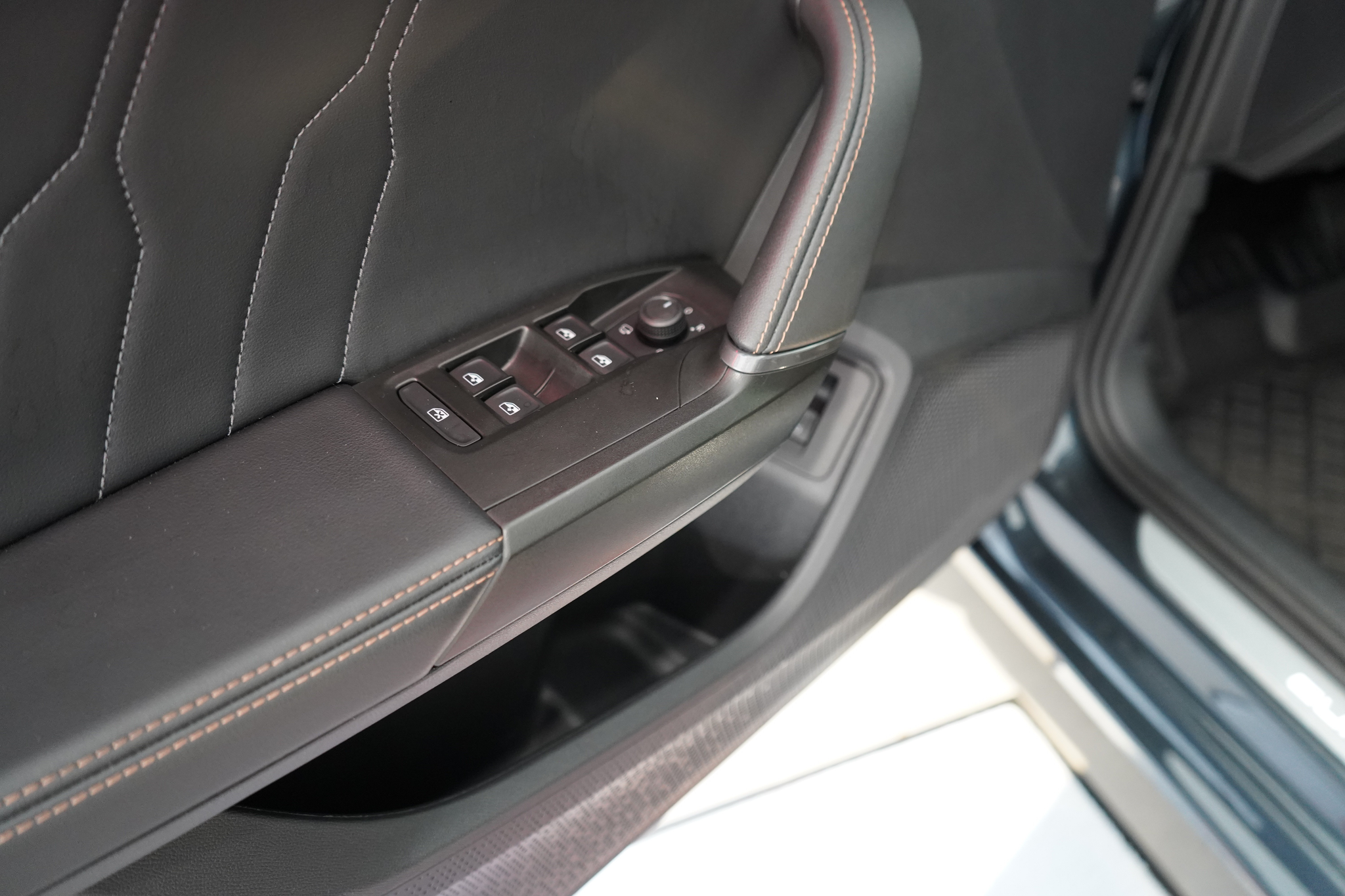 listing desktop thumbnail image 12