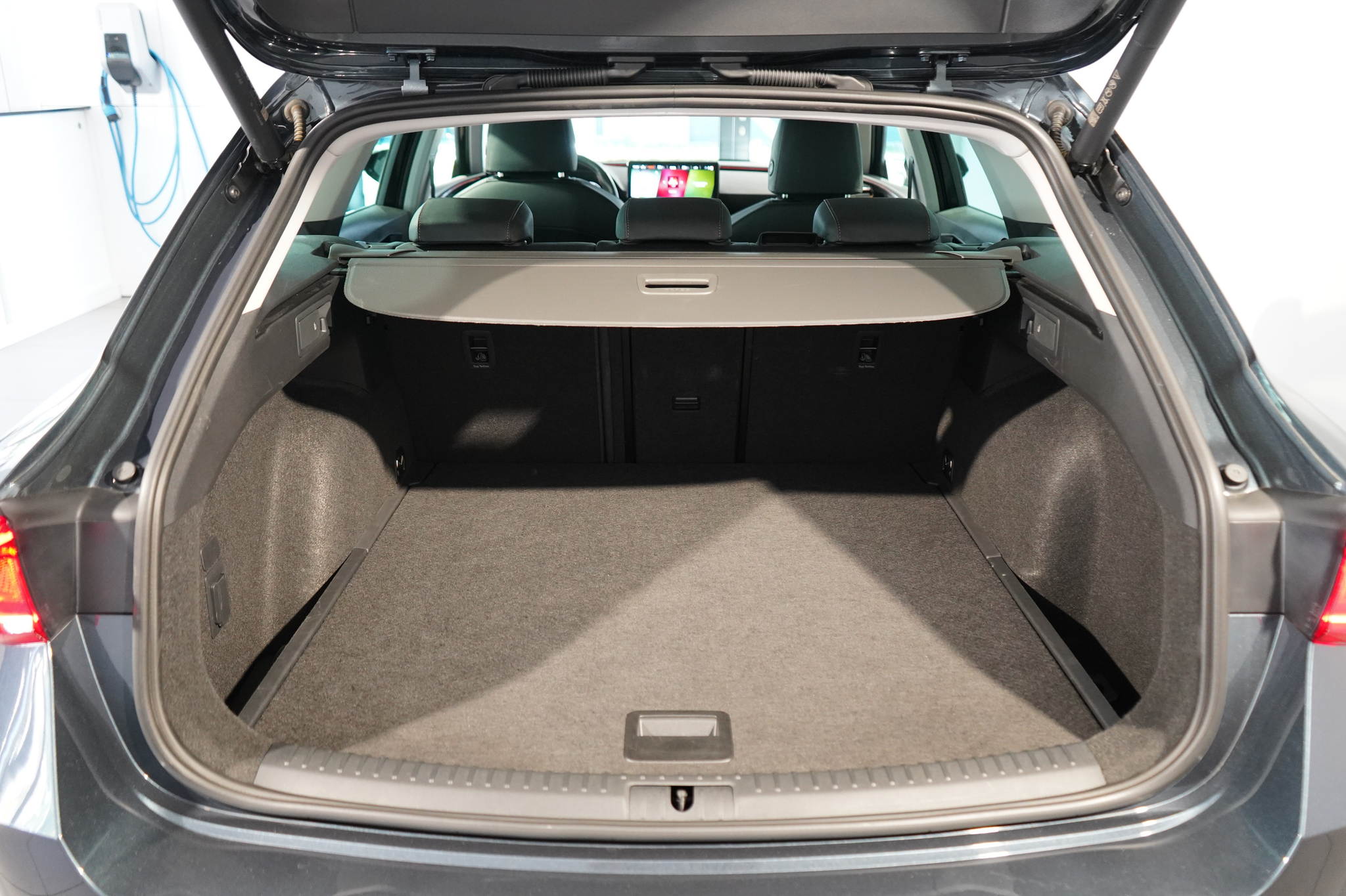 listing desktop thumbnail image 4