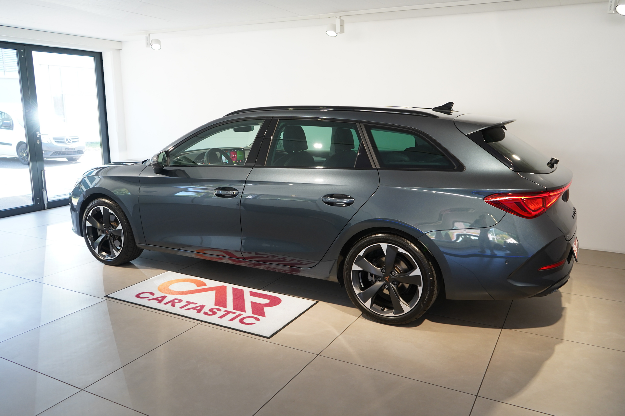 listing desktop thumbnail image 2