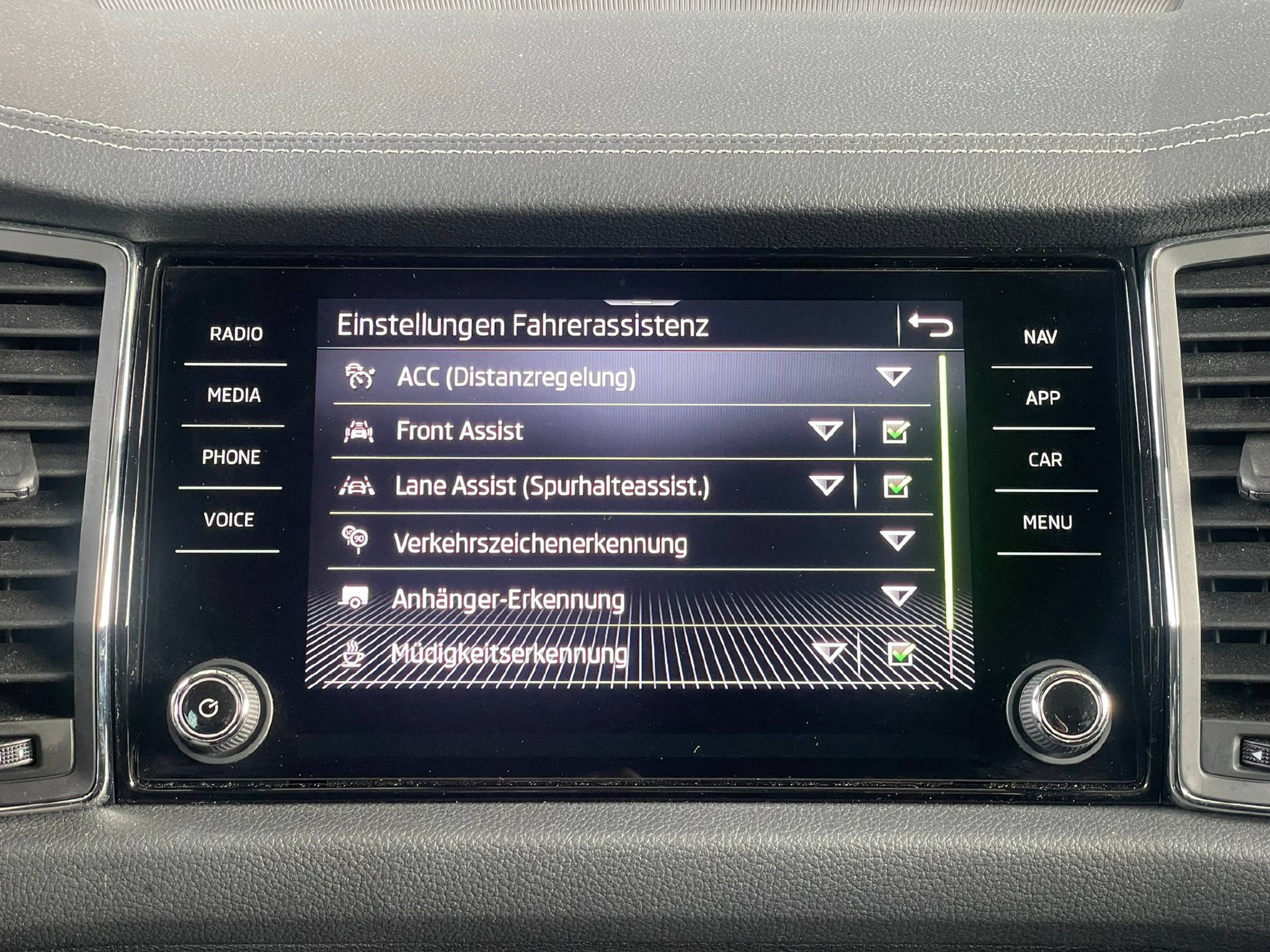 listing desktop thumbnail image 9