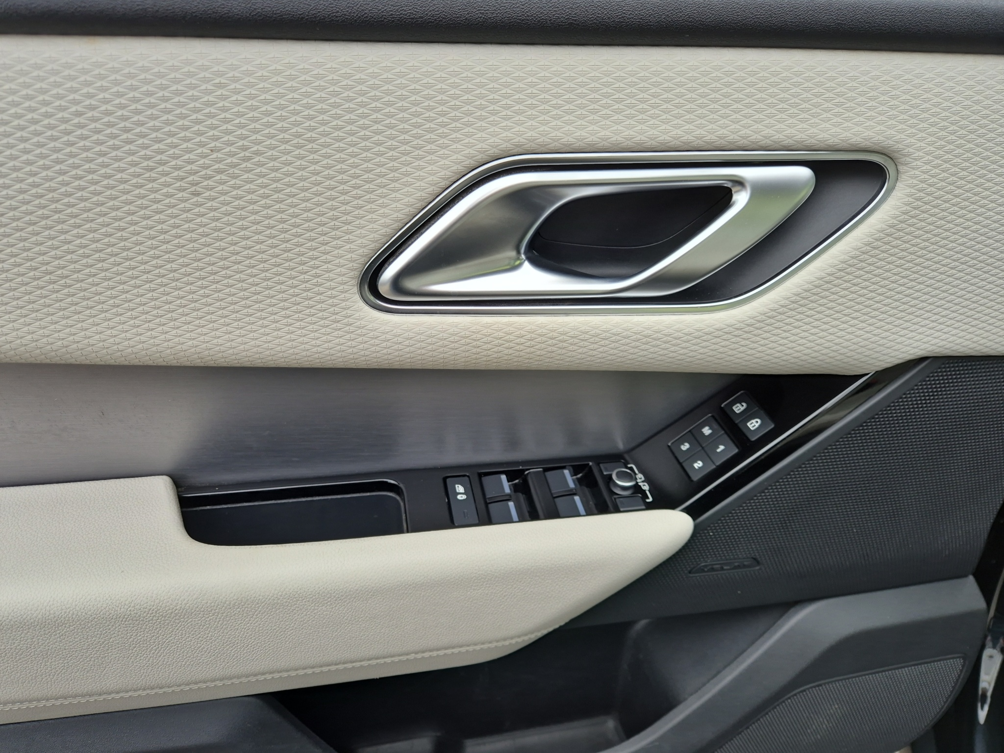 listing desktop thumbnail image 13