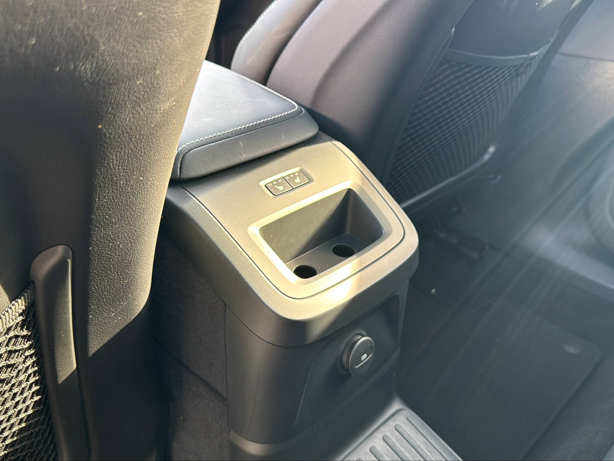 listing desktop thumbnail image 14