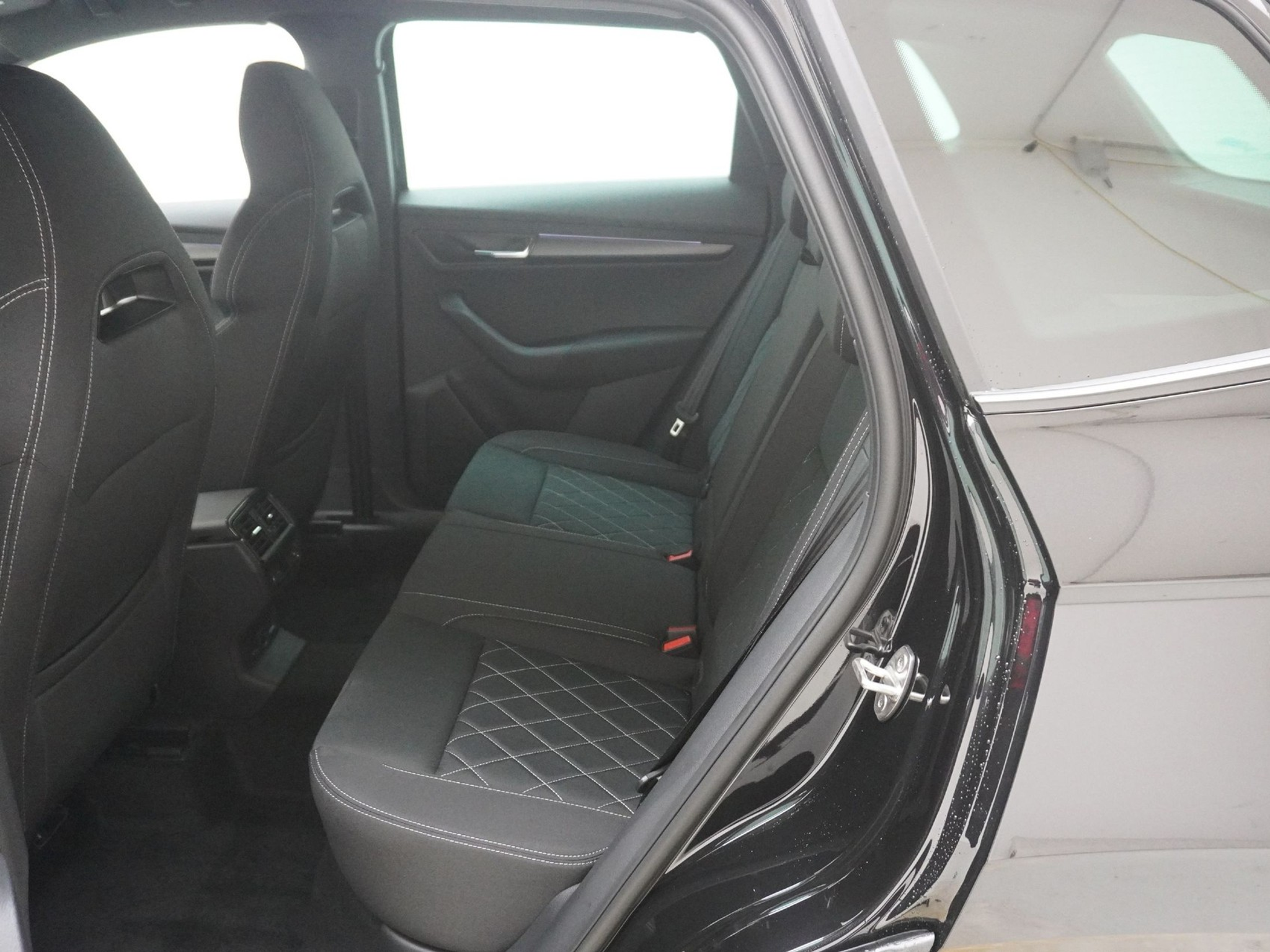 listing desktop thumbnail image 13