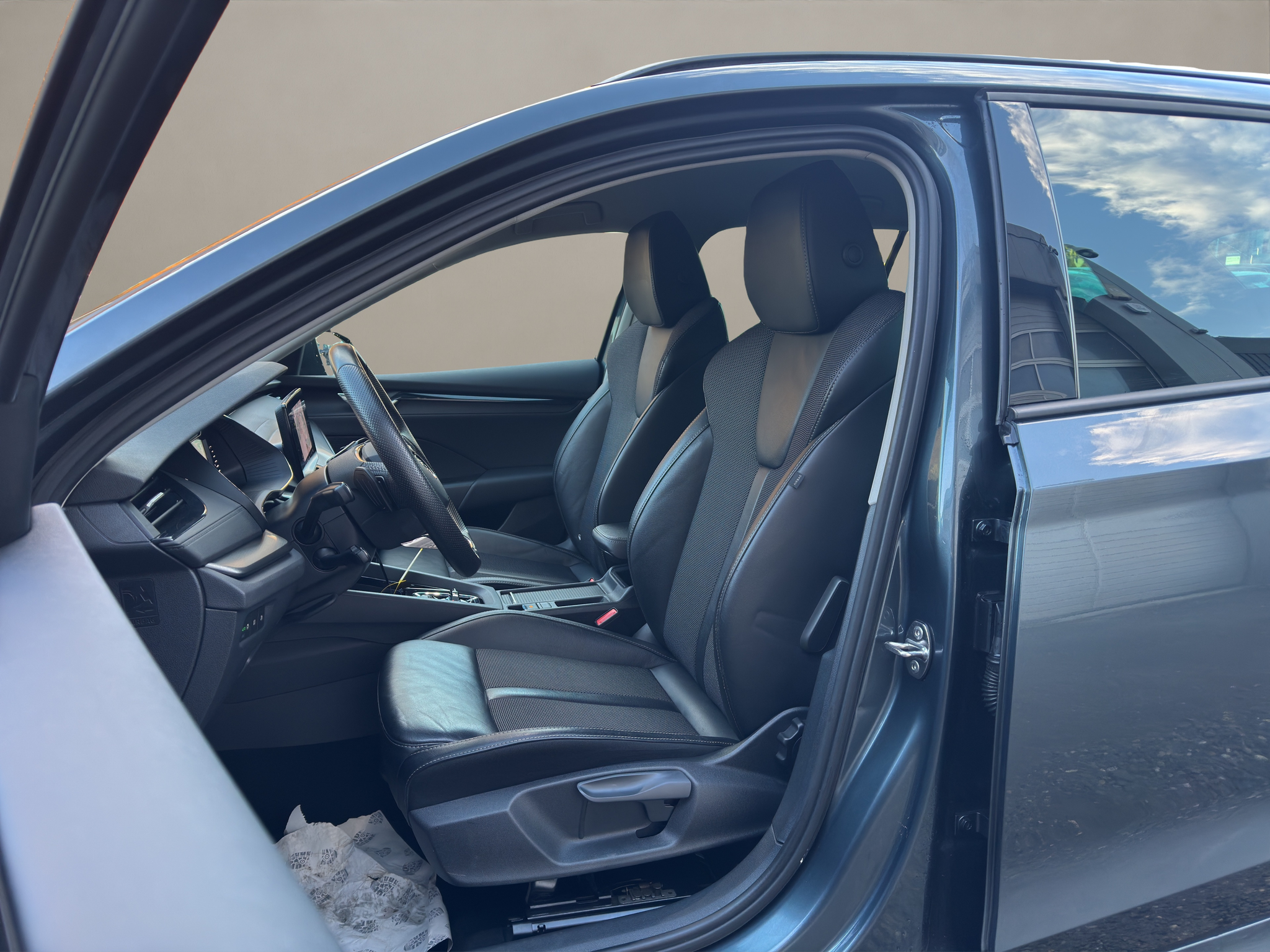 listing desktop thumbnail image 8