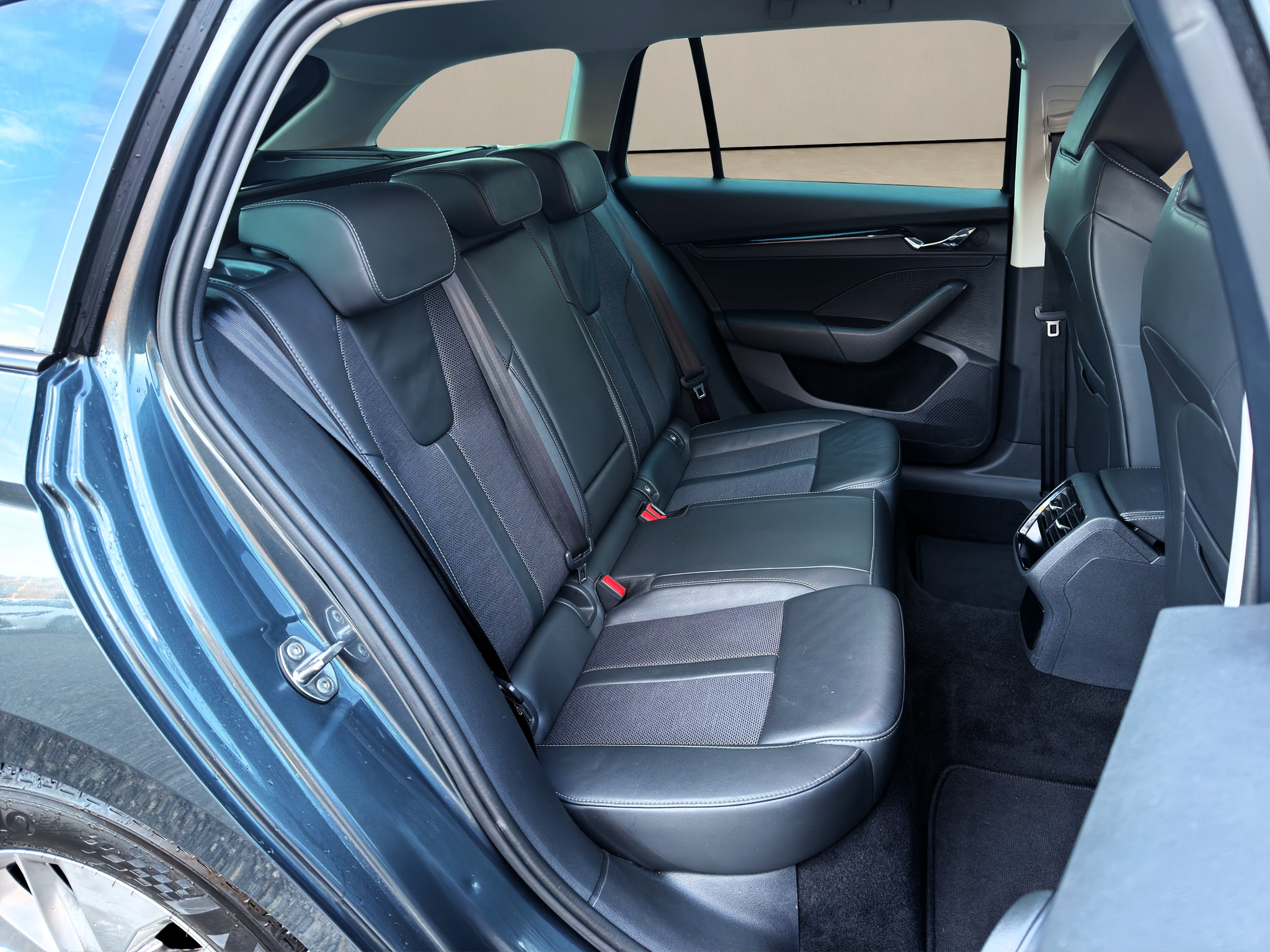 listing desktop thumbnail image 14