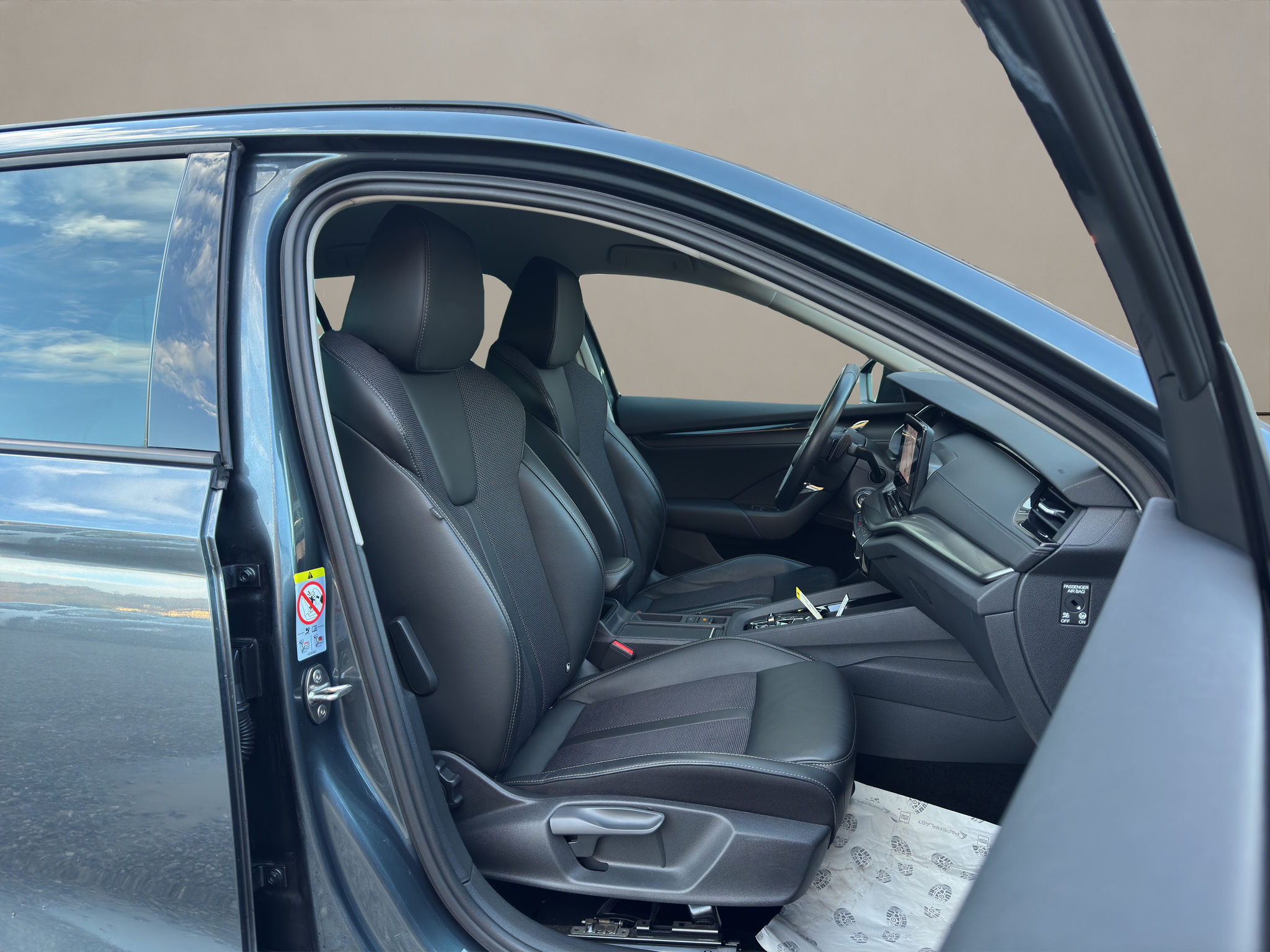 listing desktop thumbnail image 9