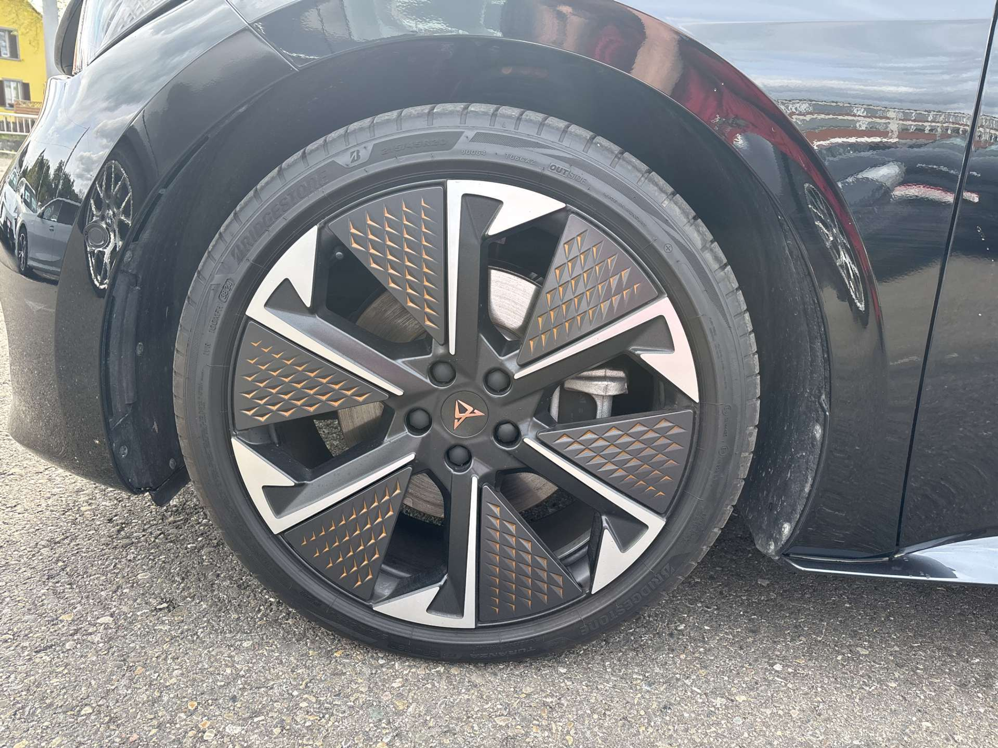 listing desktop thumbnail image 8