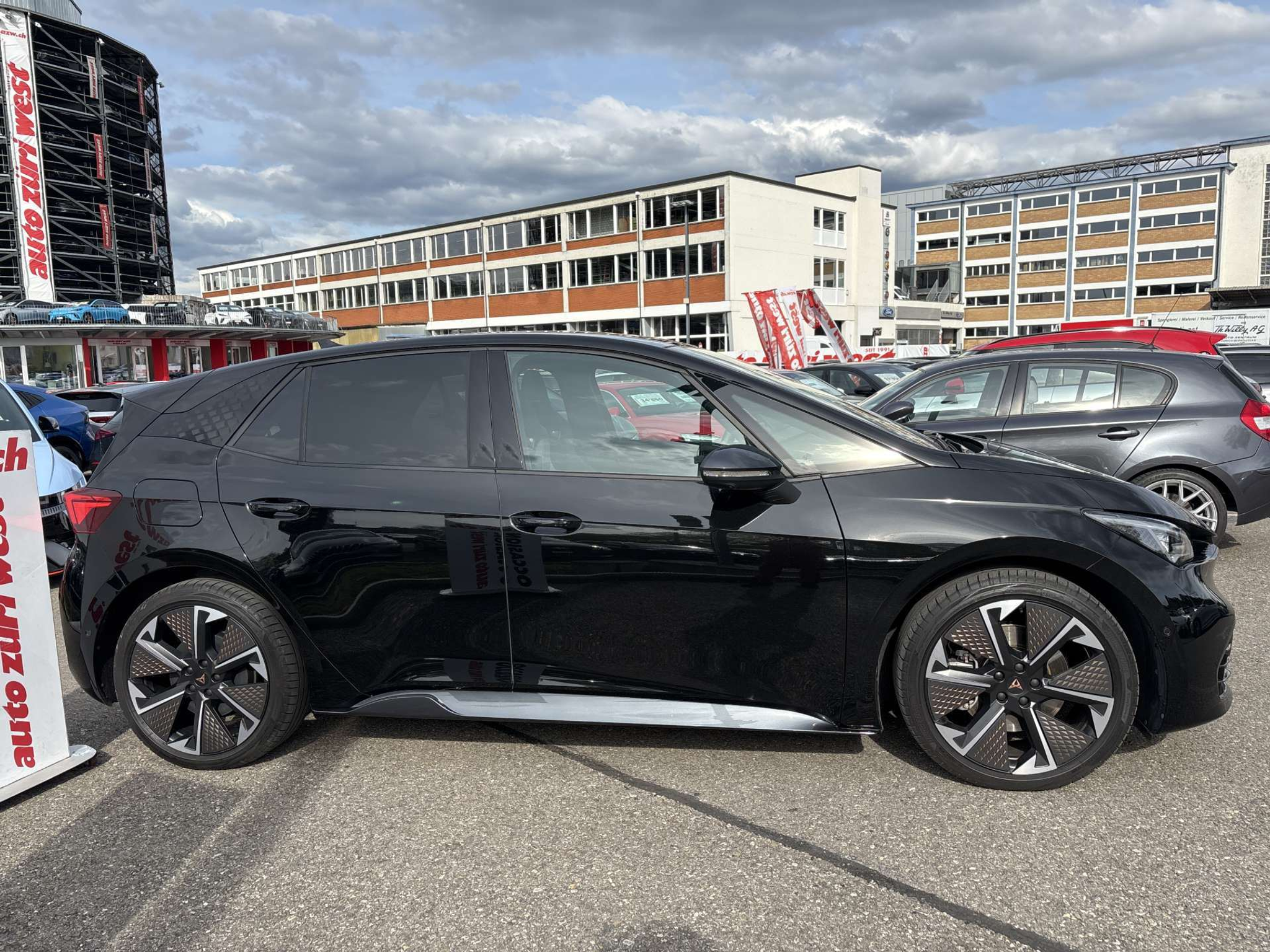 listing desktop thumbnail image 11