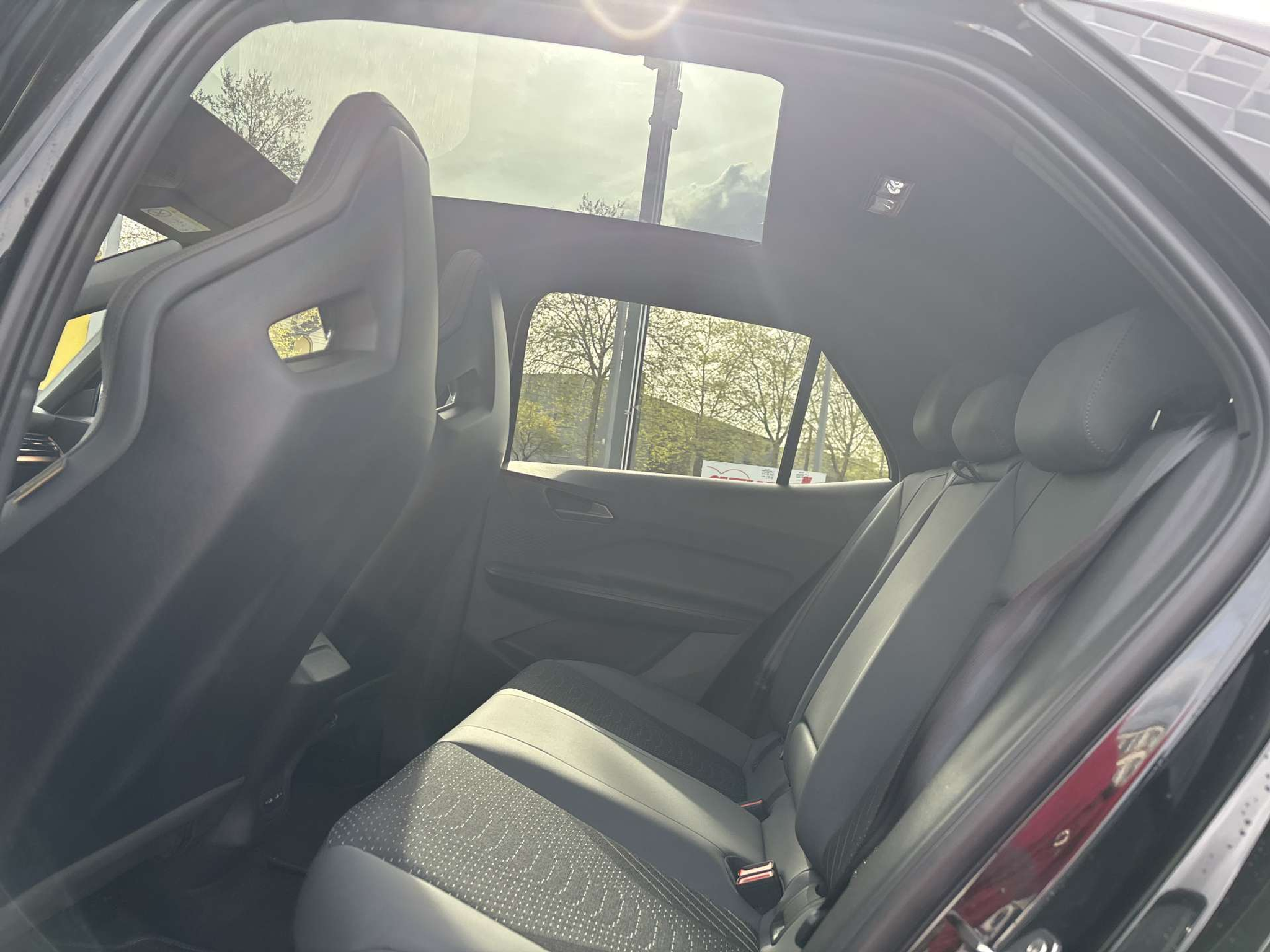 listing desktop thumbnail image 6