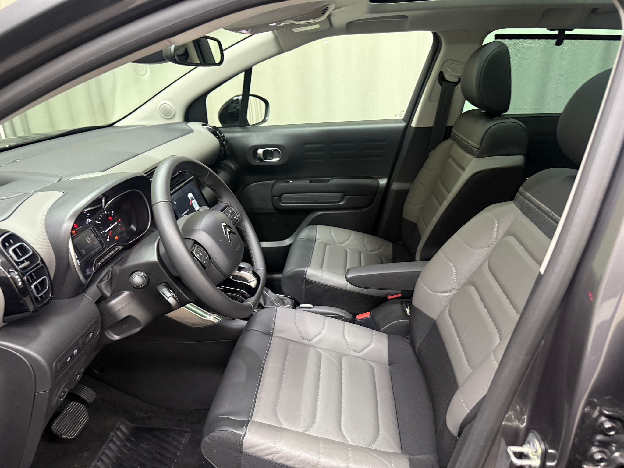 listing desktop thumbnail image 6