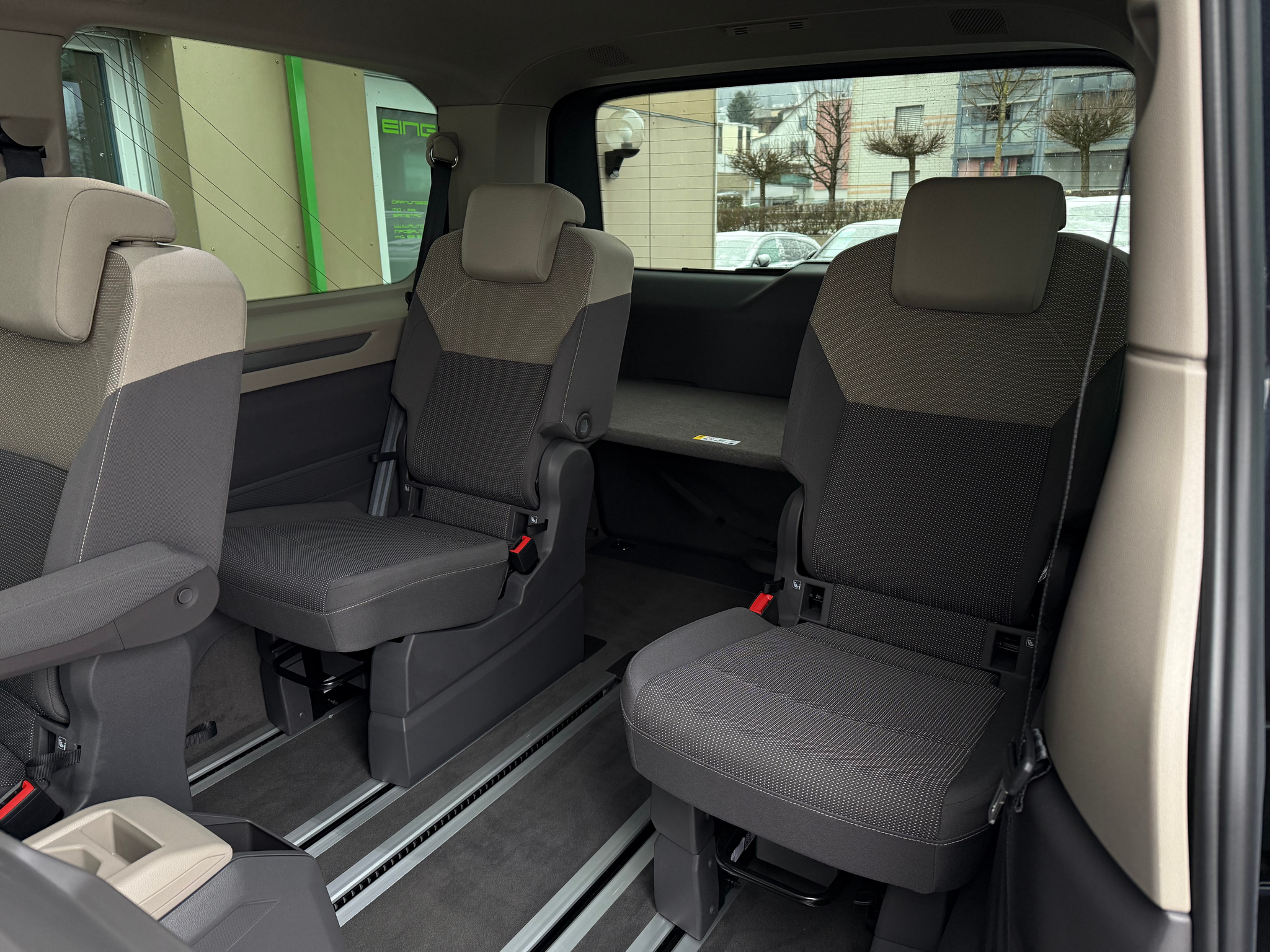 listing desktop thumbnail image 25