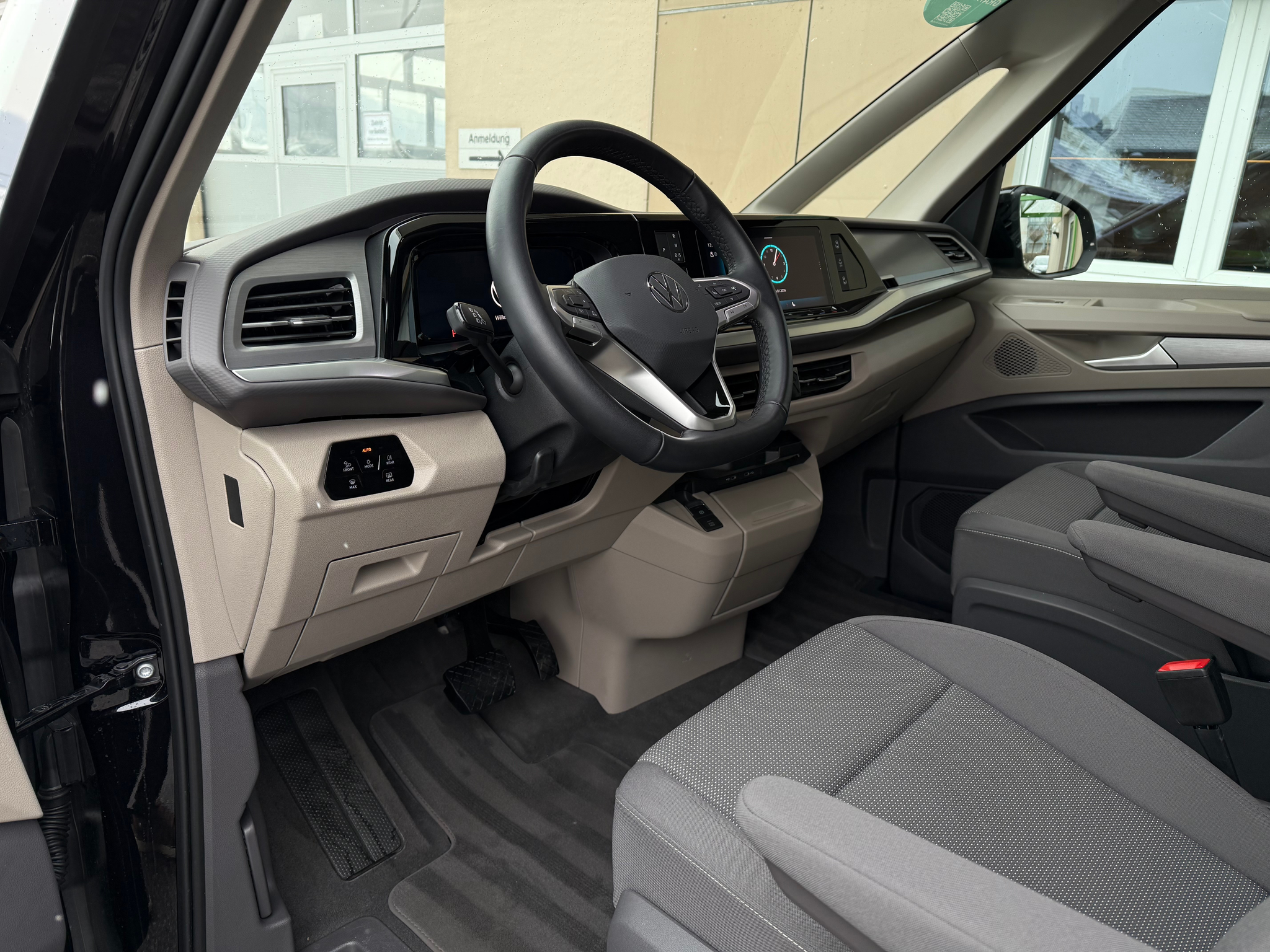 listing desktop thumbnail image 11