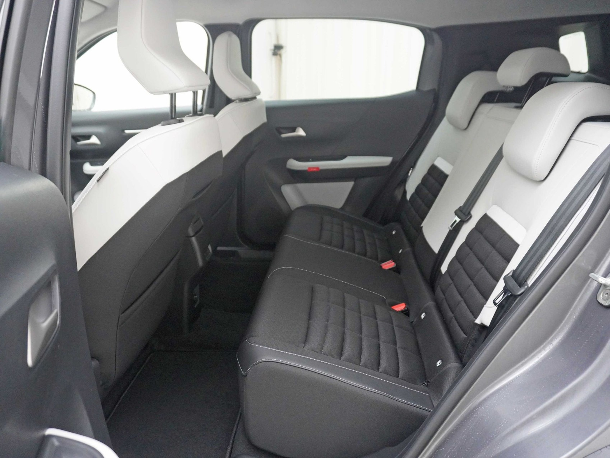 listing desktop thumbnail image 16