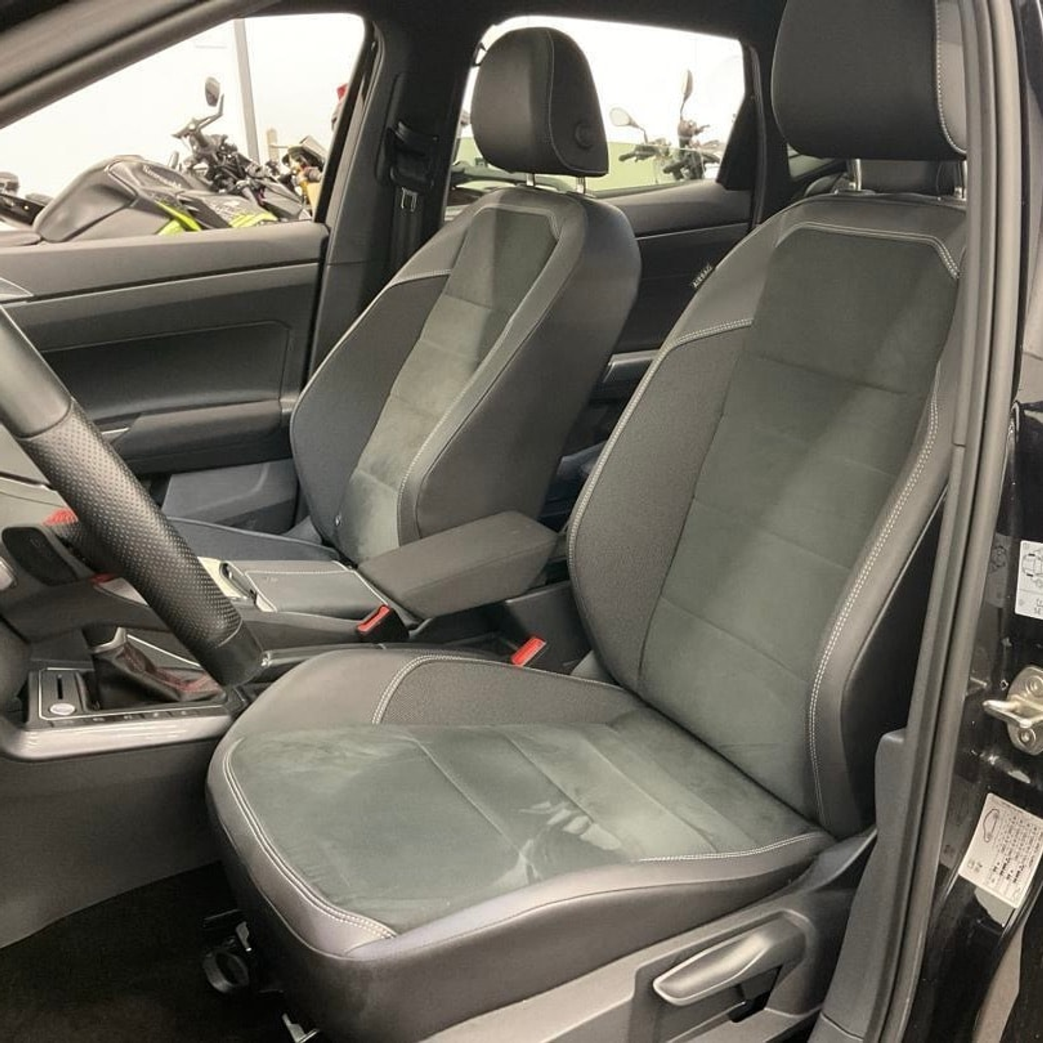 listing desktop thumbnail image 4