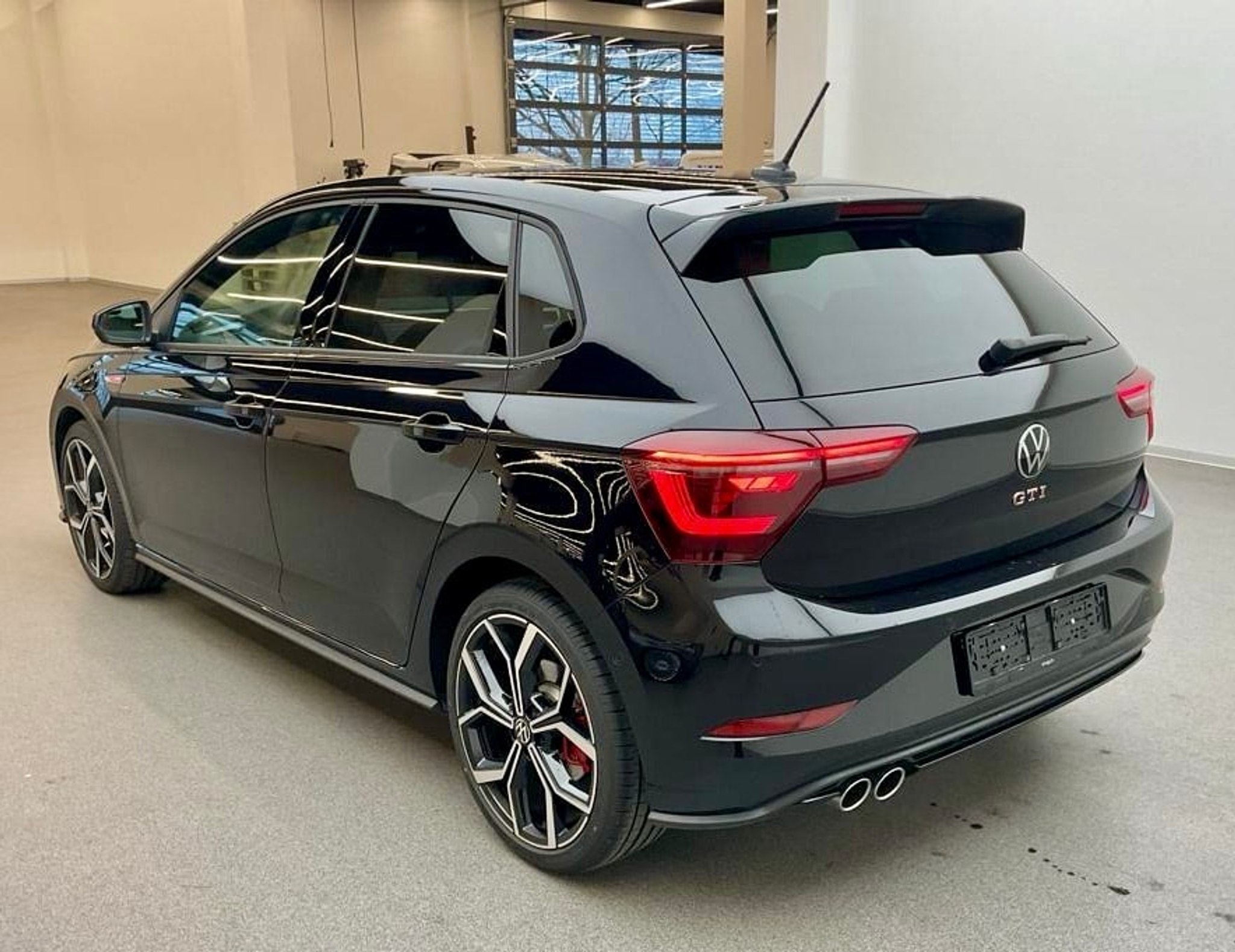 listing desktop thumbnail image 1