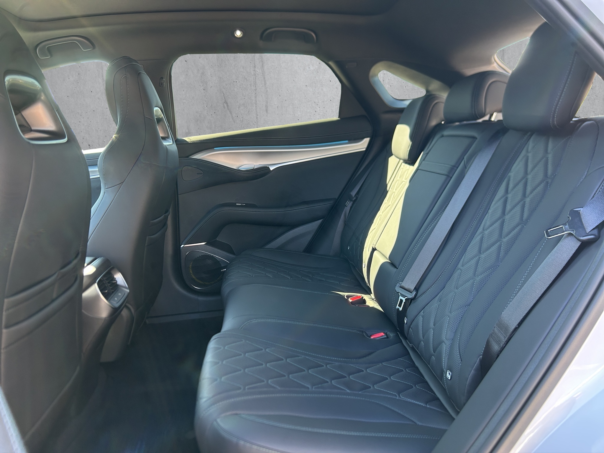 listing desktop thumbnail image 12