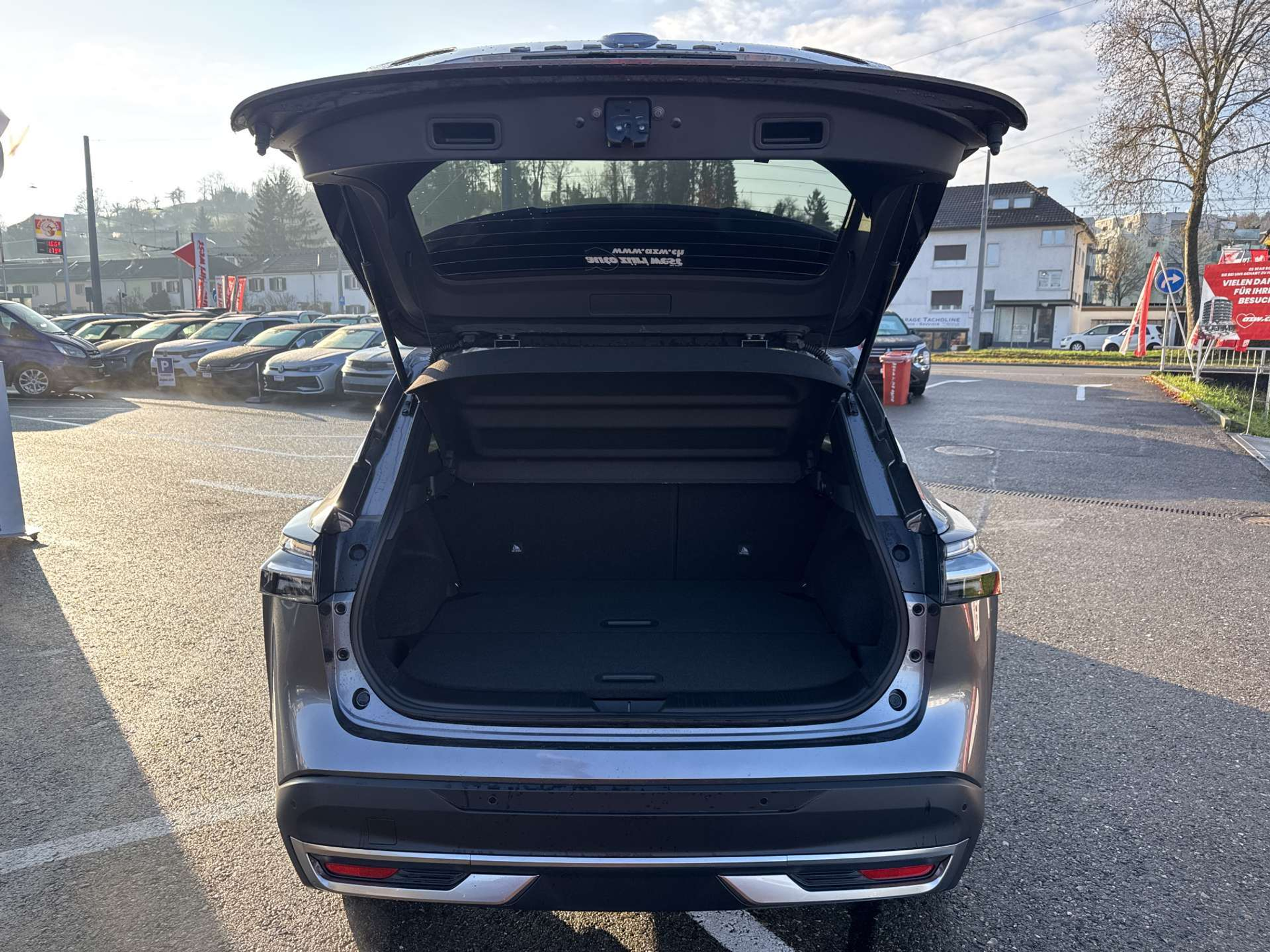 listing desktop thumbnail image 6