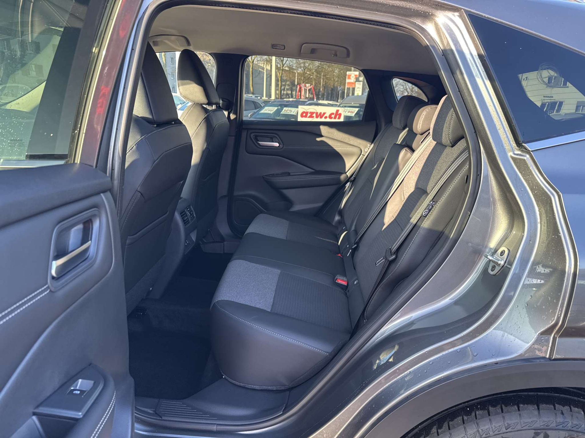 listing desktop thumbnail image 5