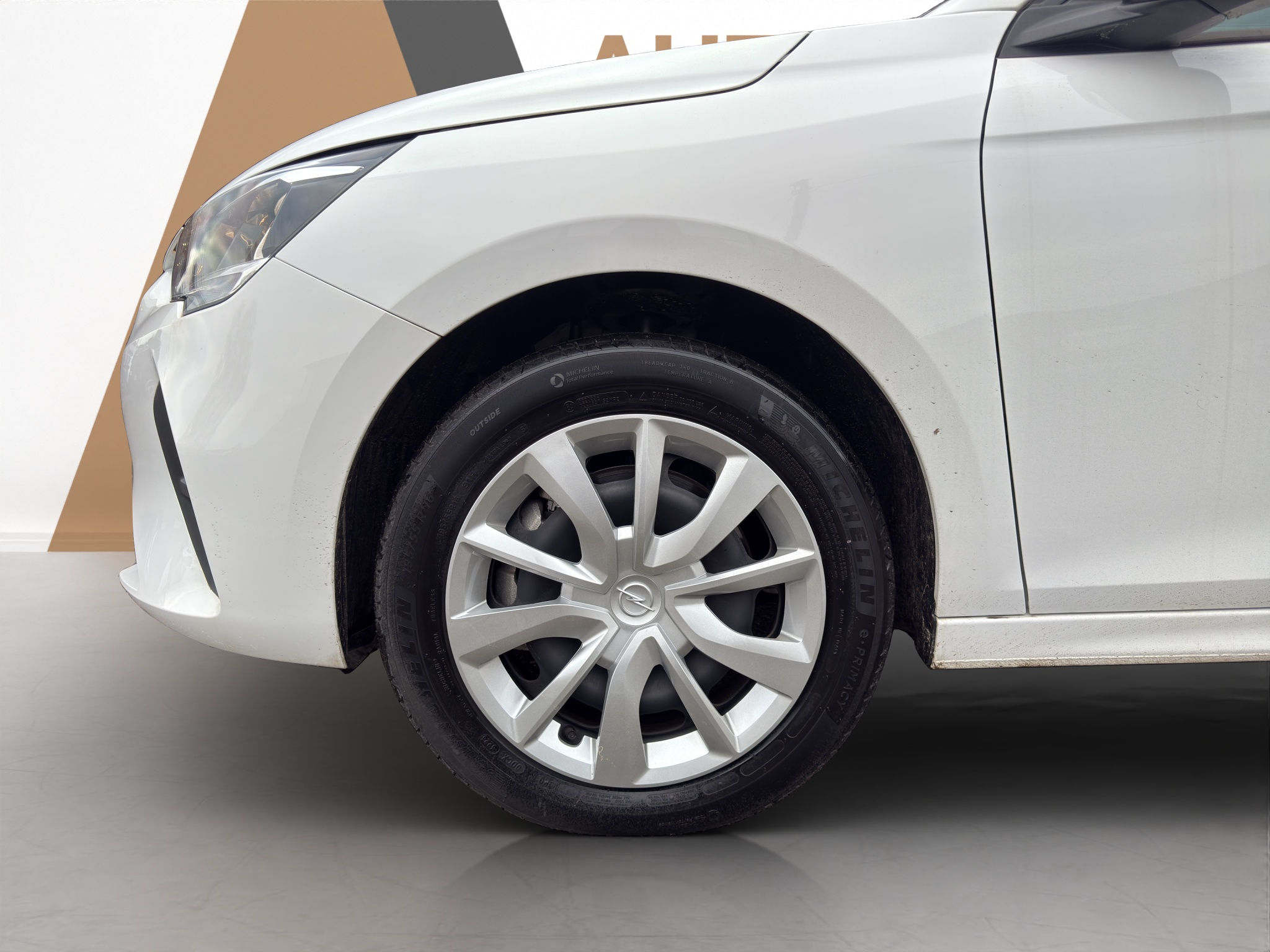 listing desktop thumbnail image 17