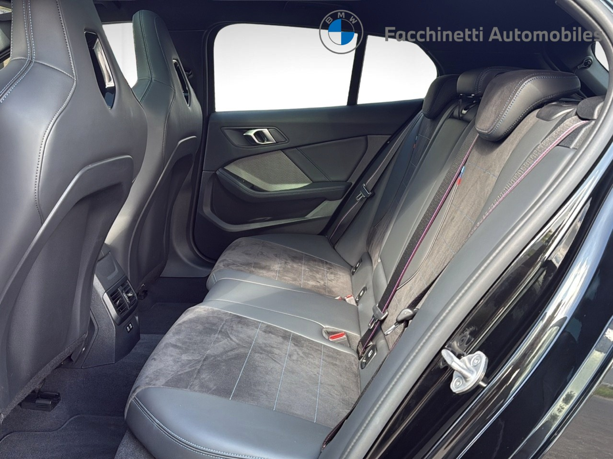 listing desktop thumbnail image 11