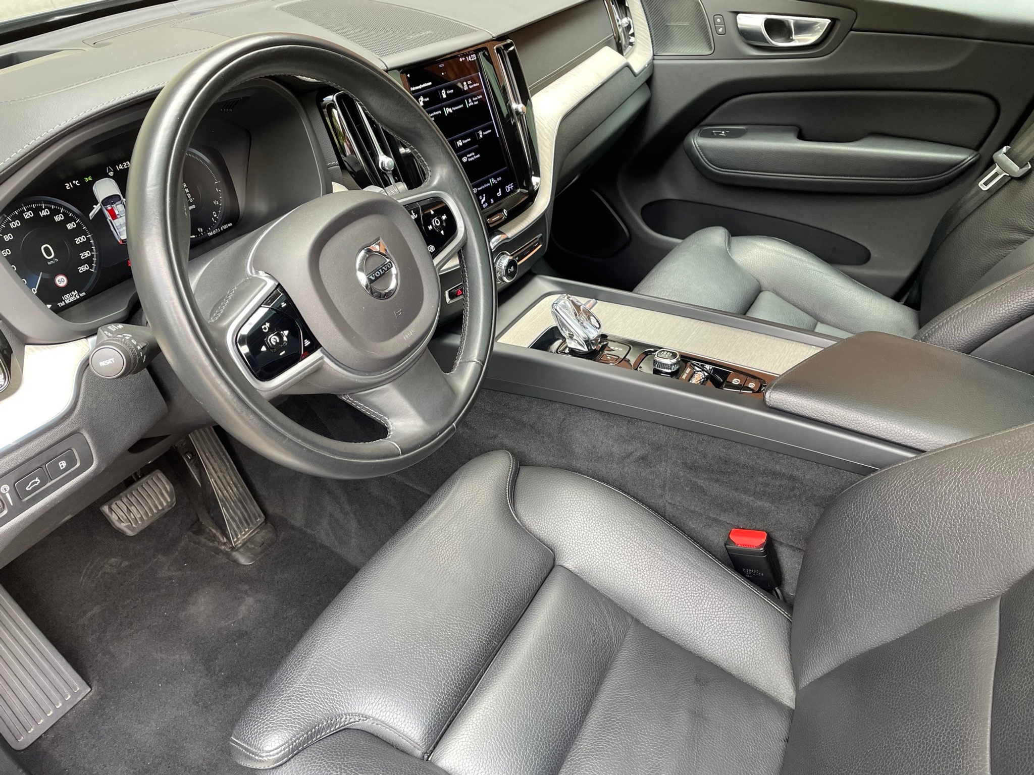 listing desktop thumbnail image 3