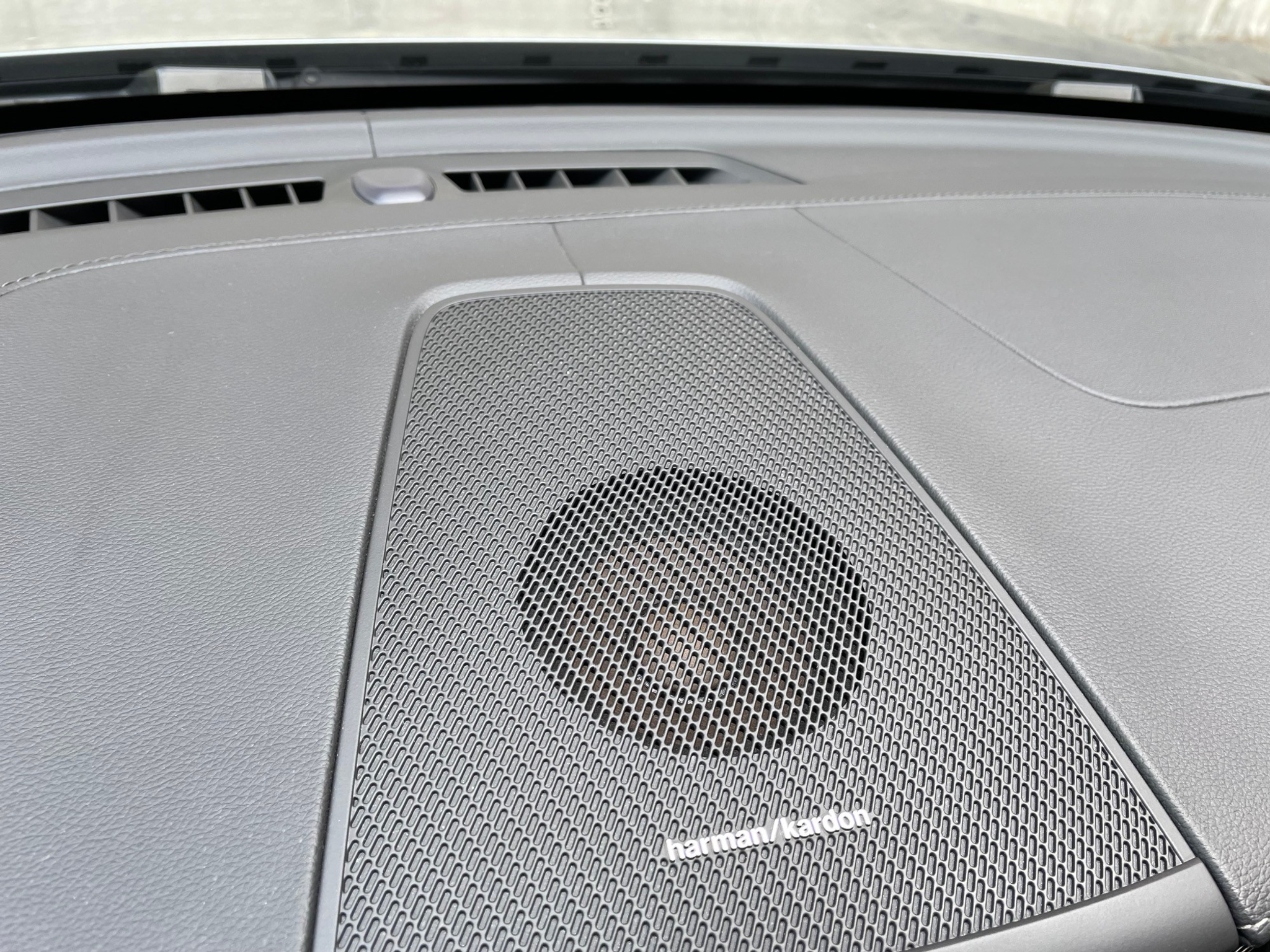 listing desktop thumbnail image 11