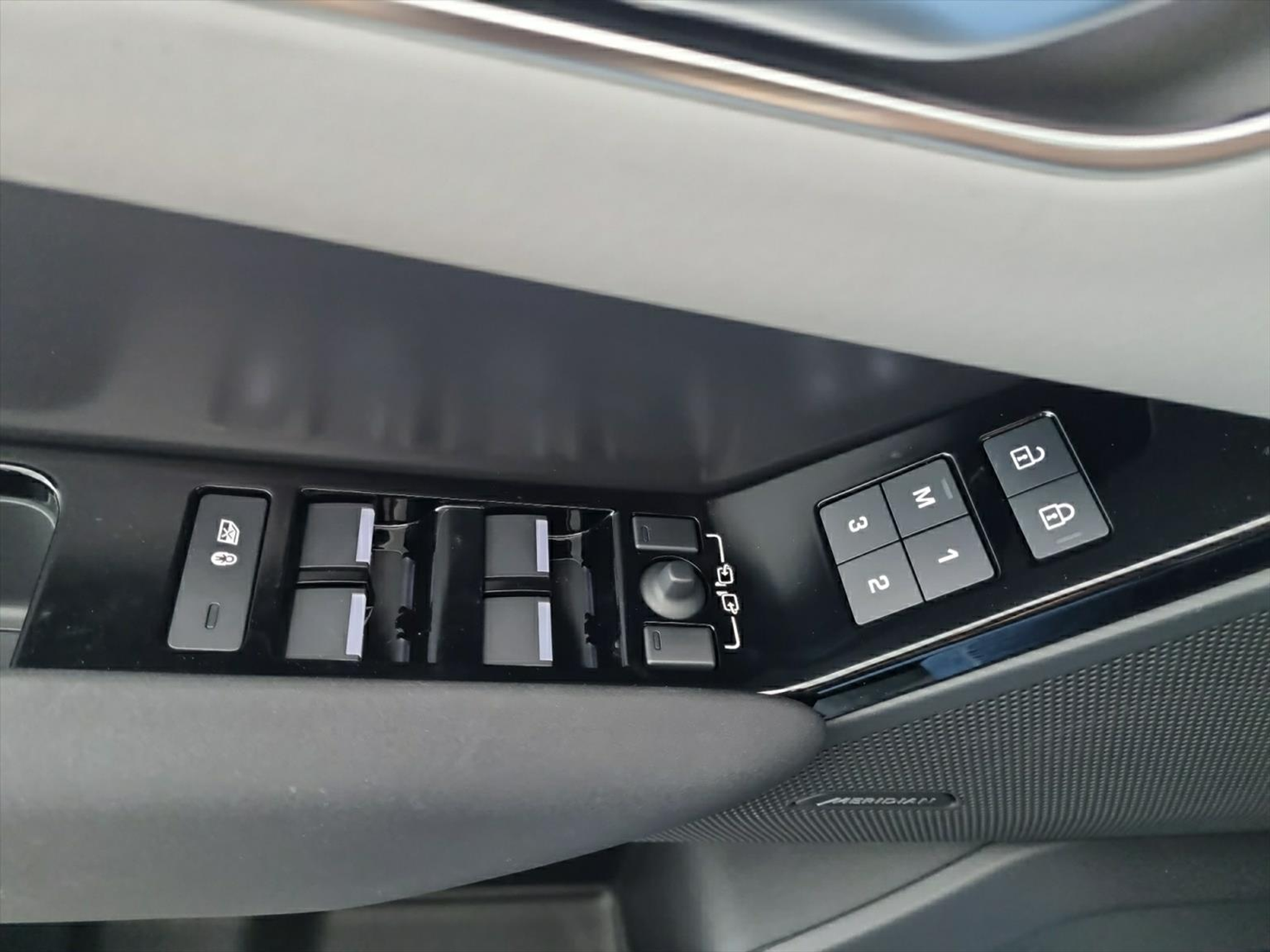 listing desktop thumbnail image 13