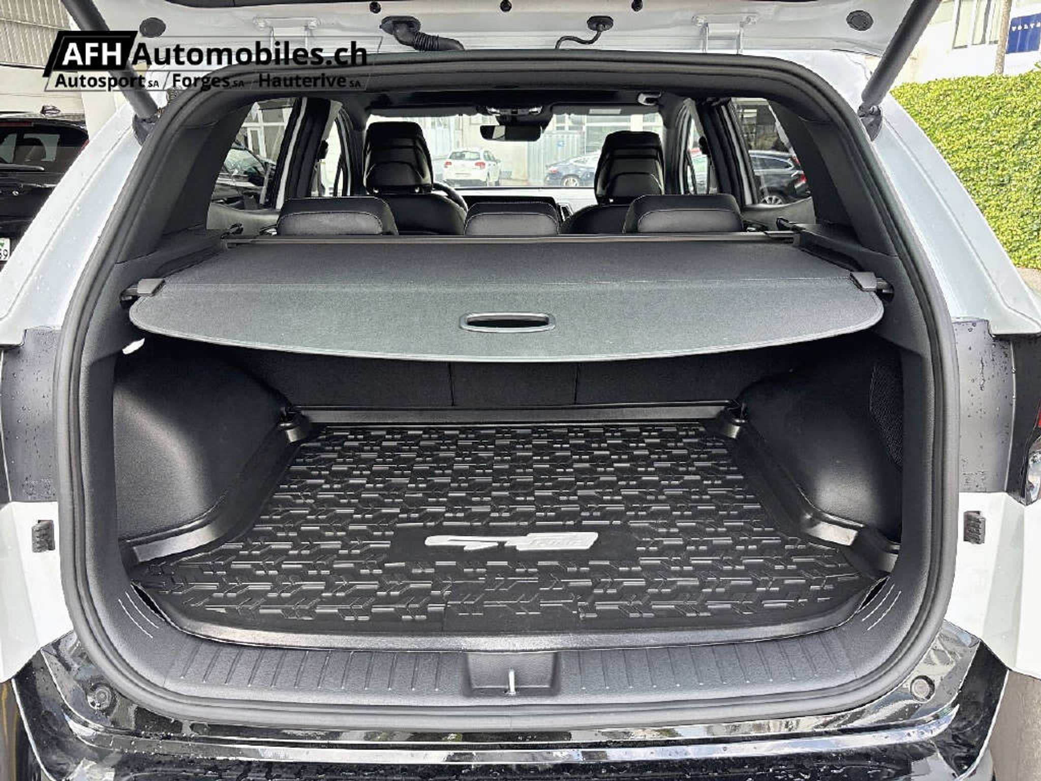 listing desktop thumbnail image 9