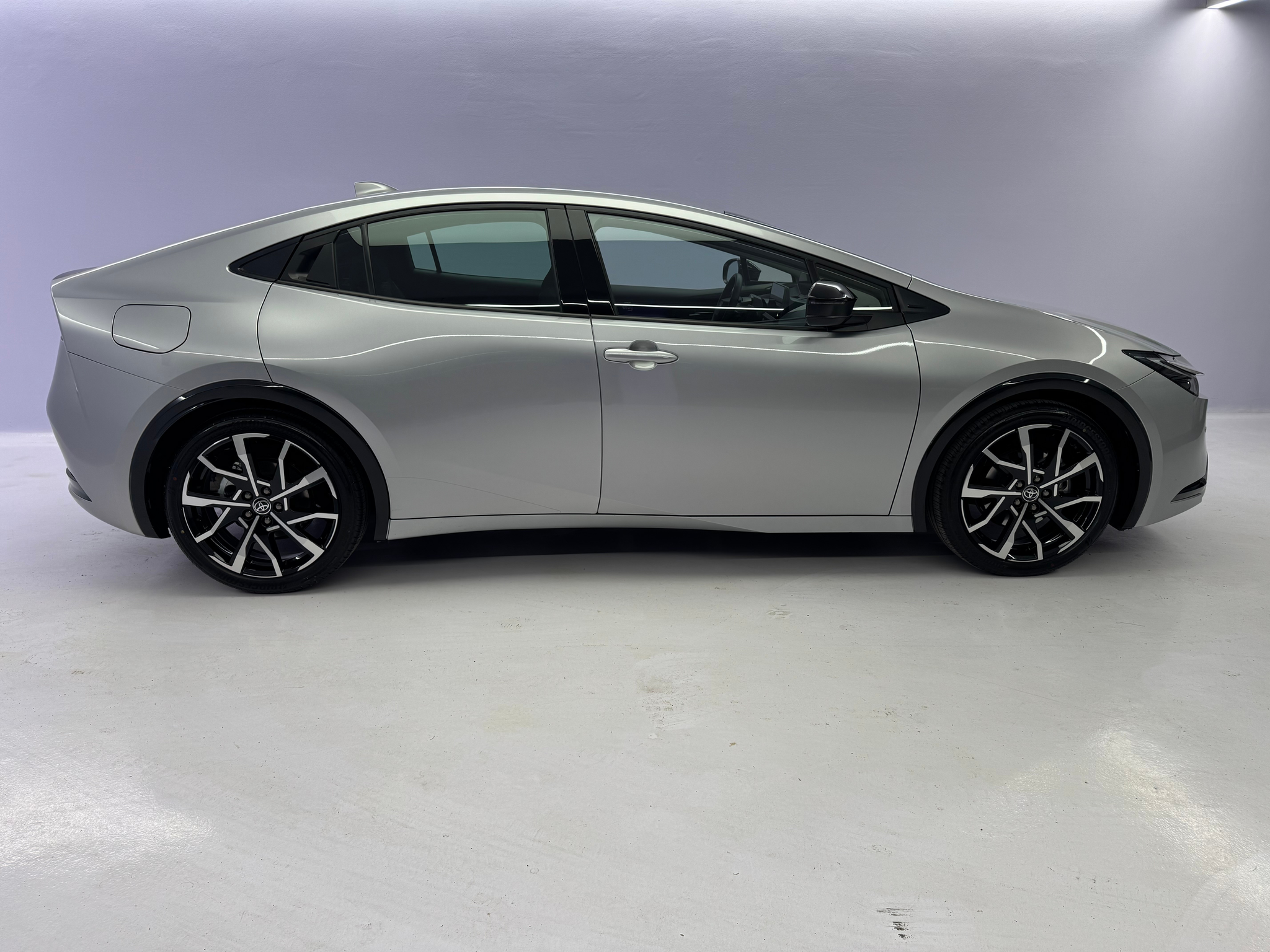 listing desktop thumbnail image 2