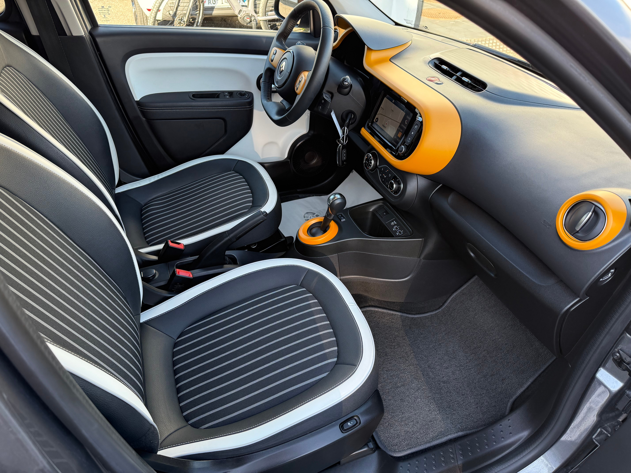 listing desktop thumbnail image 9