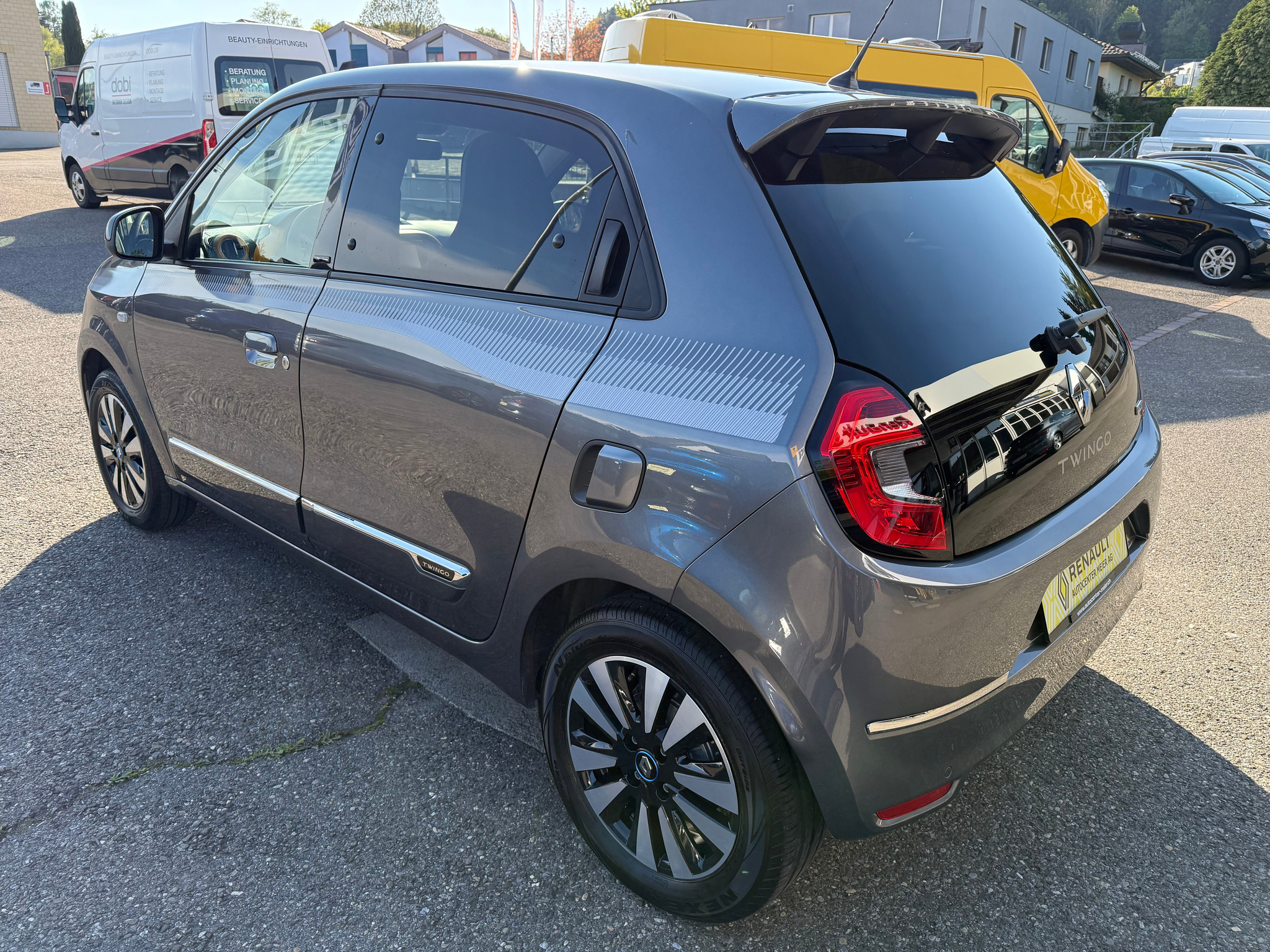 listing desktop thumbnail image 3