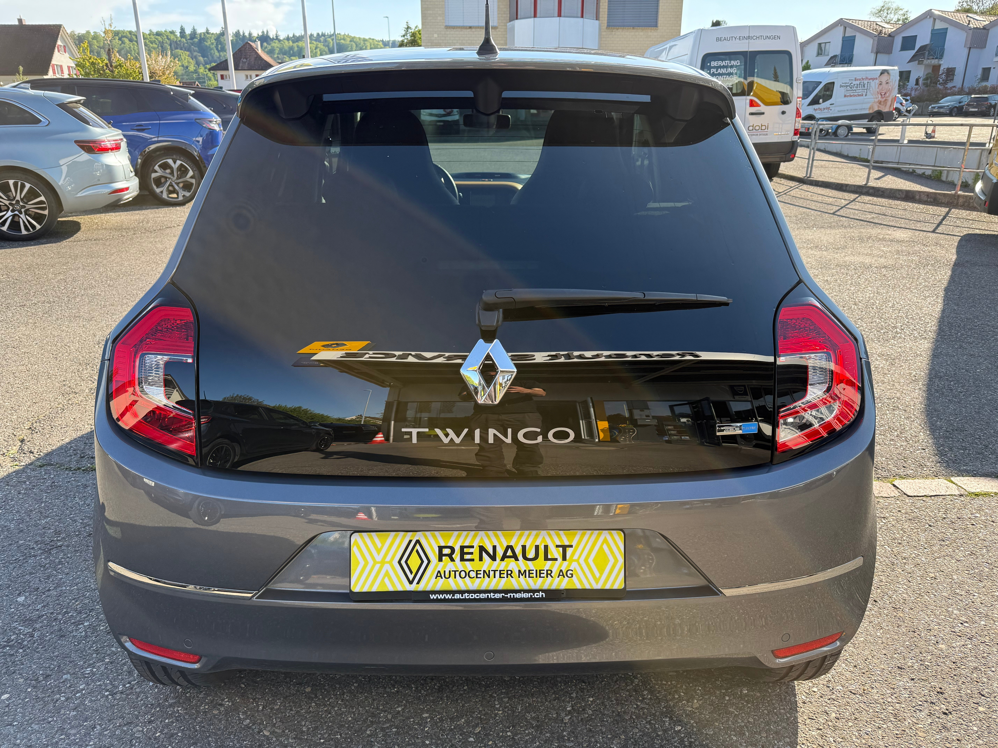 listing desktop thumbnail image 4