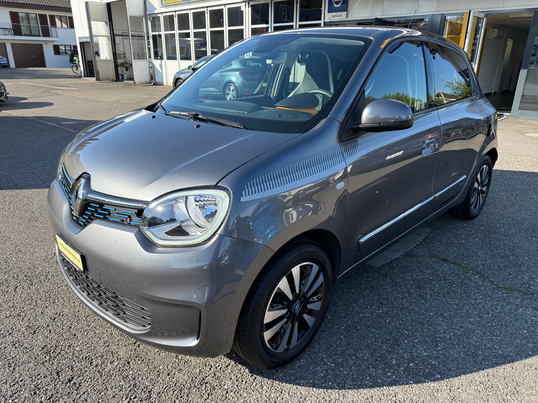 listing desktop thumbnail image 1