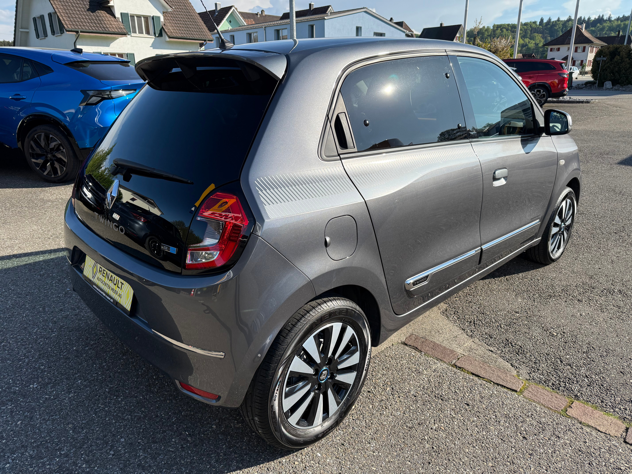 listing desktop thumbnail image 5