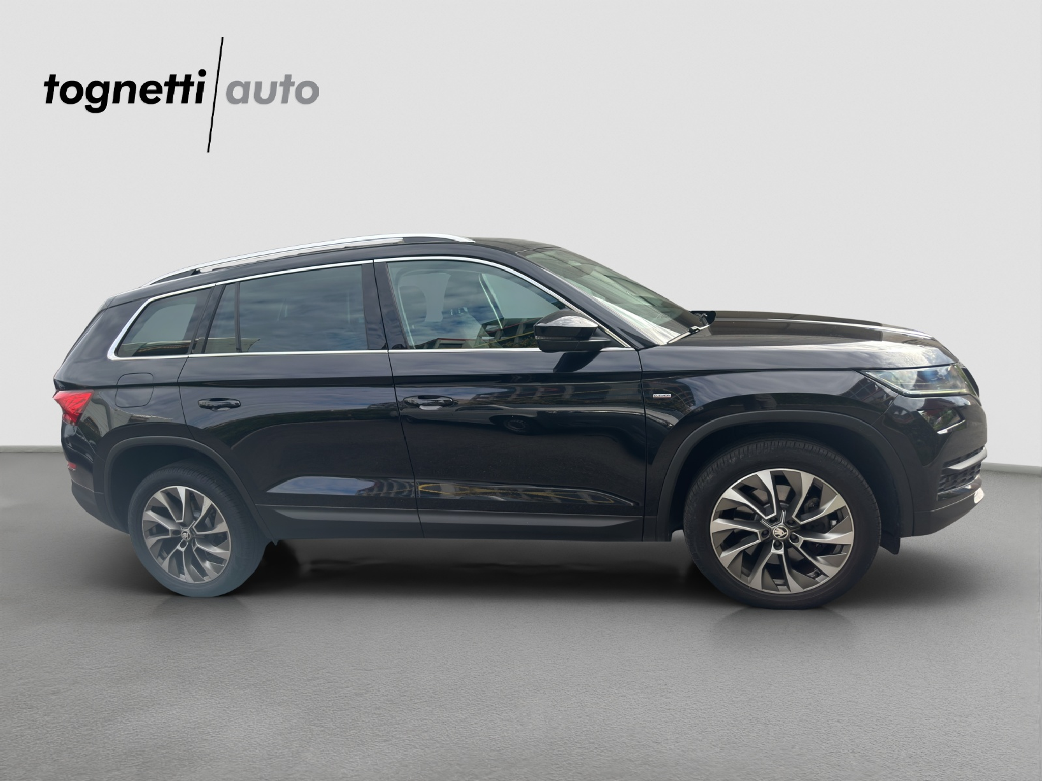 listing desktop thumbnail image 2