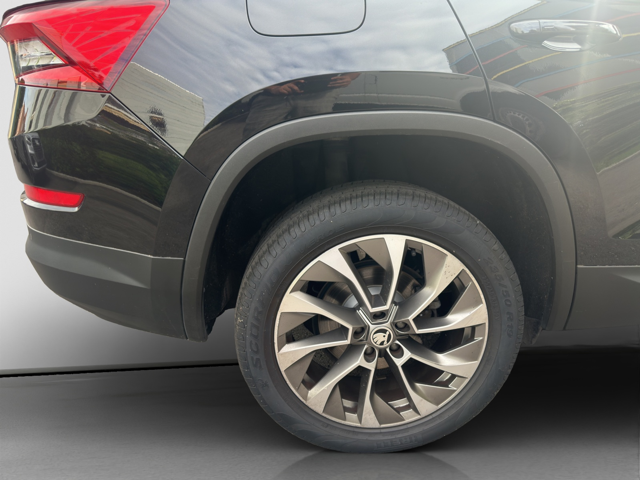 listing desktop thumbnail image 4