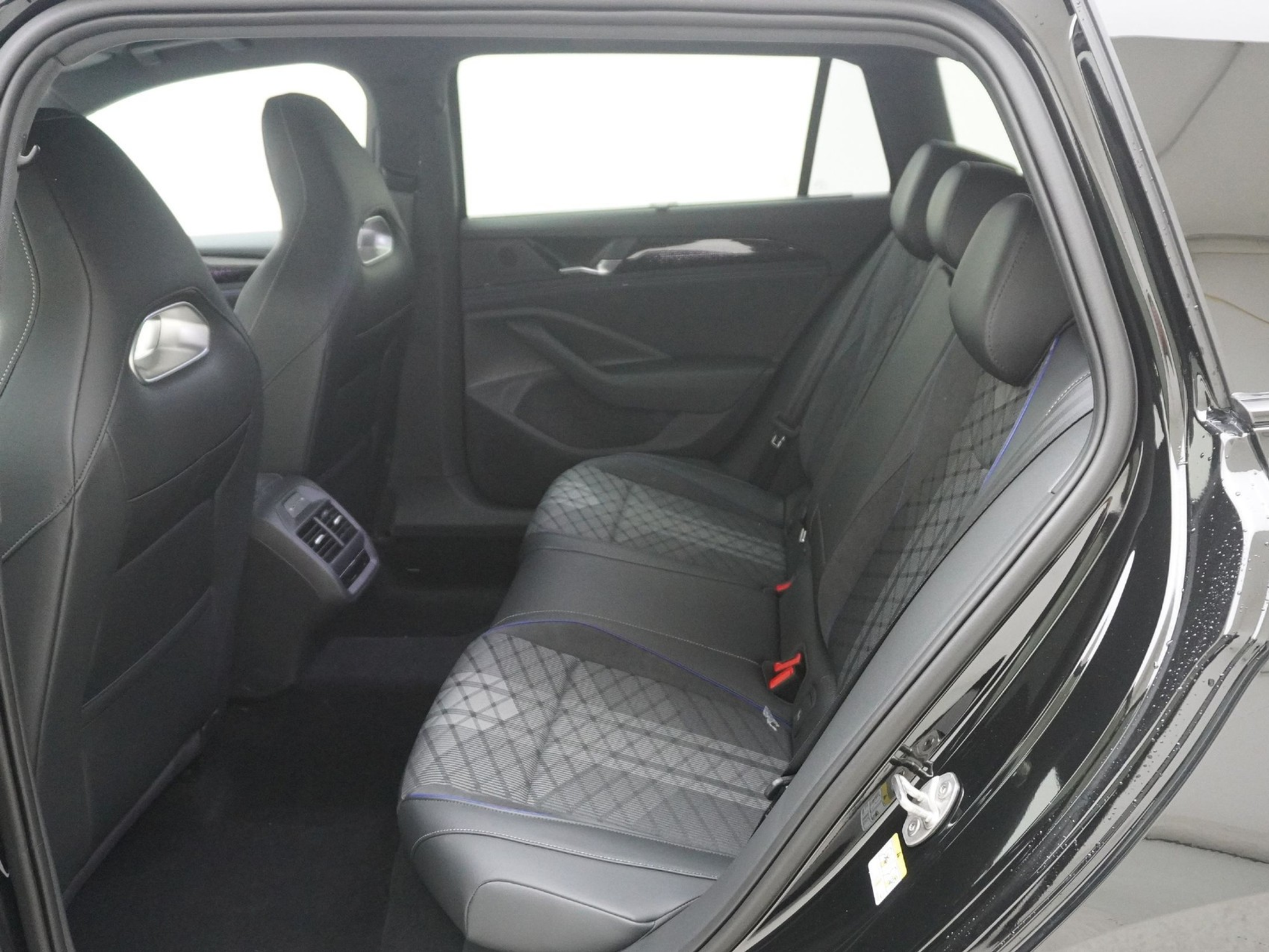 listing desktop thumbnail image 14