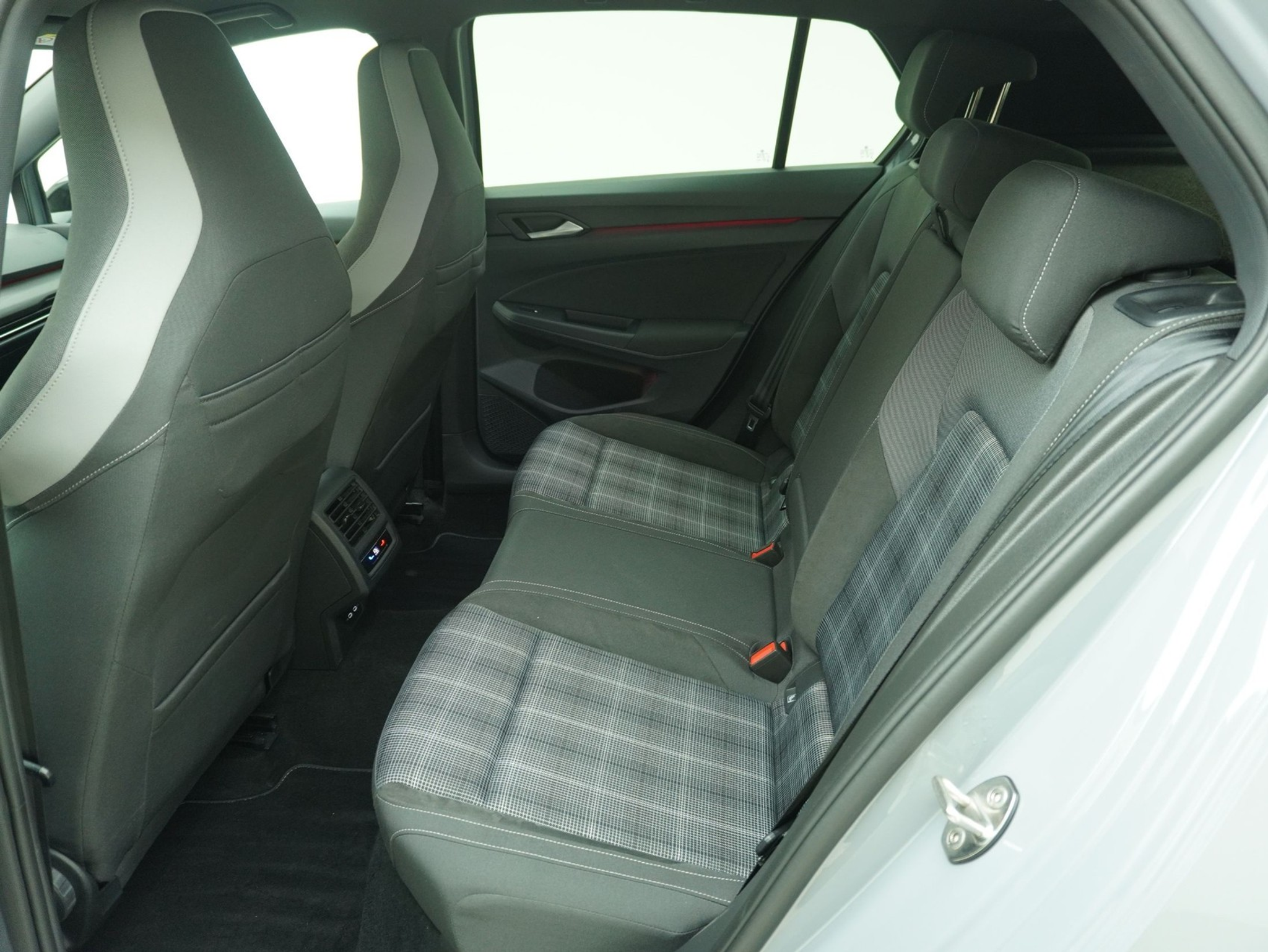 listing desktop thumbnail image 9