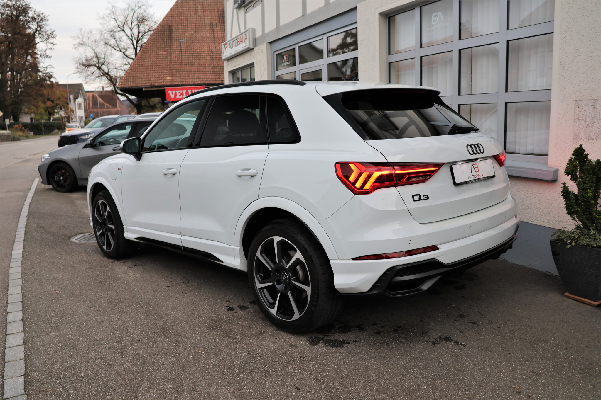 listing desktop thumbnail image 5